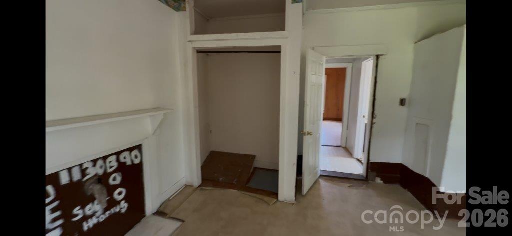 614 Saluda Road Property Photo 9