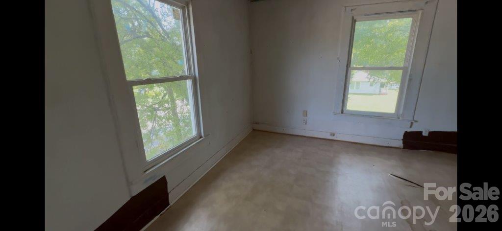 614 Saluda Road Property Photo 11