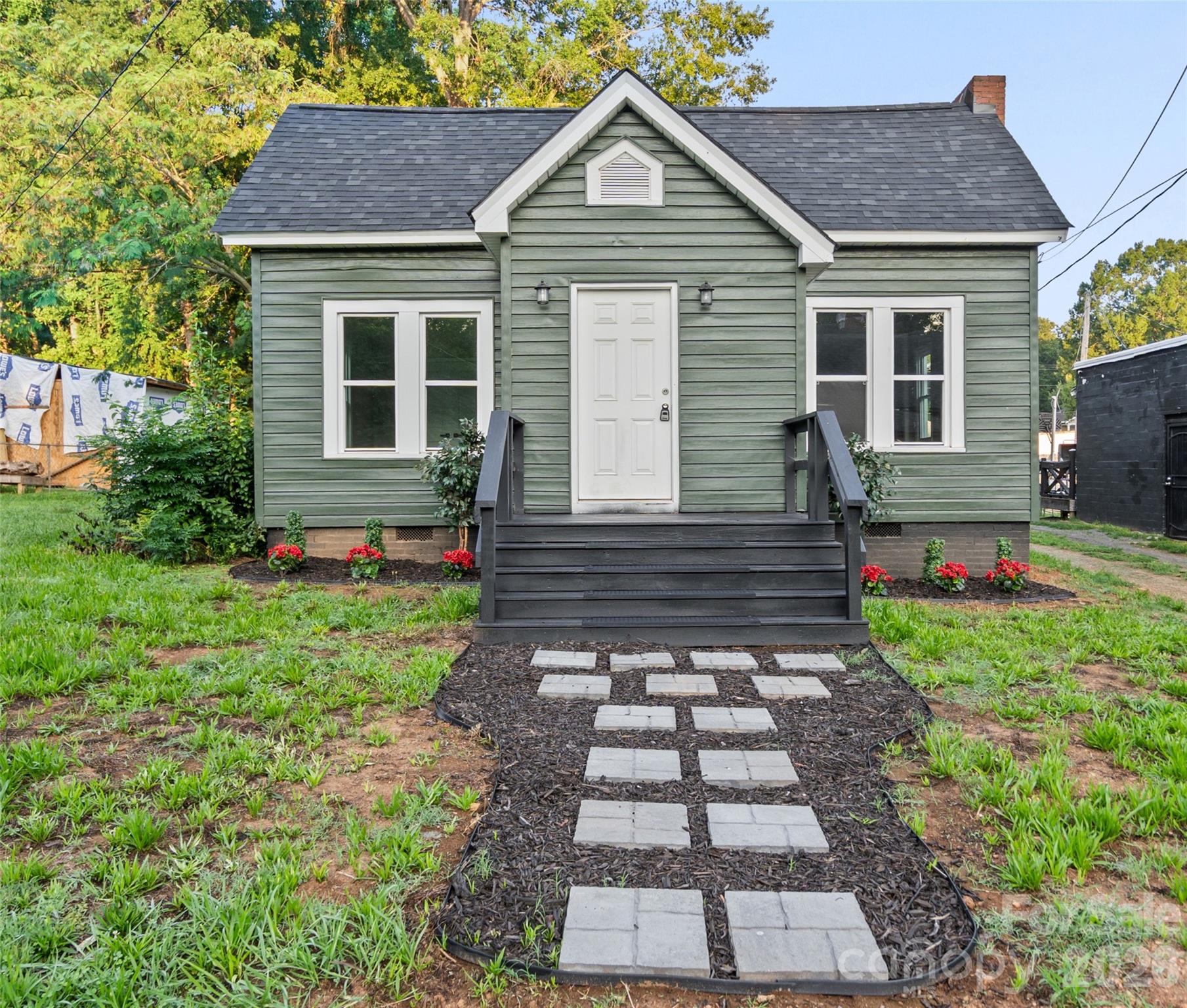 633 Austin Street Property Photo 1