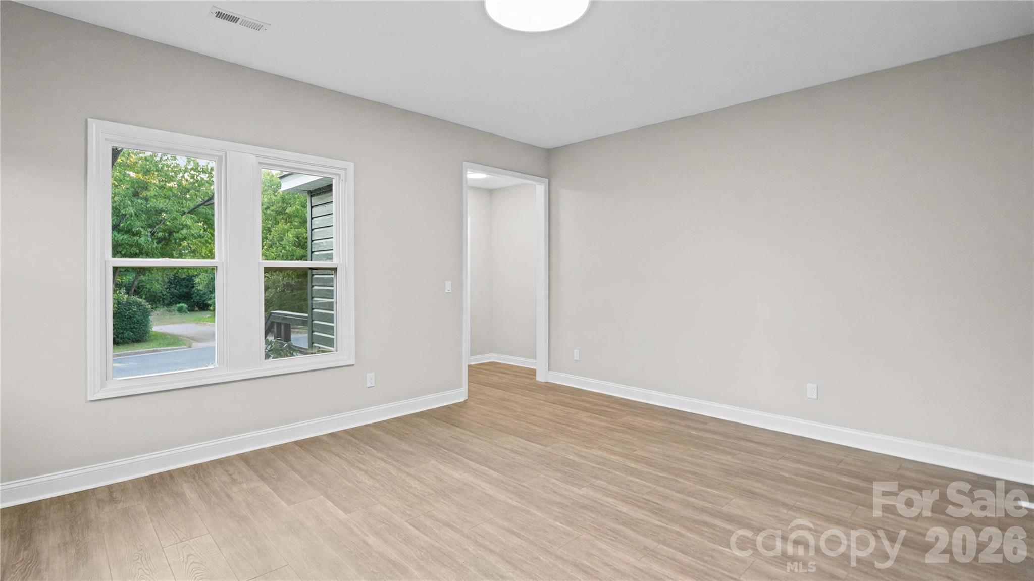 633 Austin Street Property Photo 5