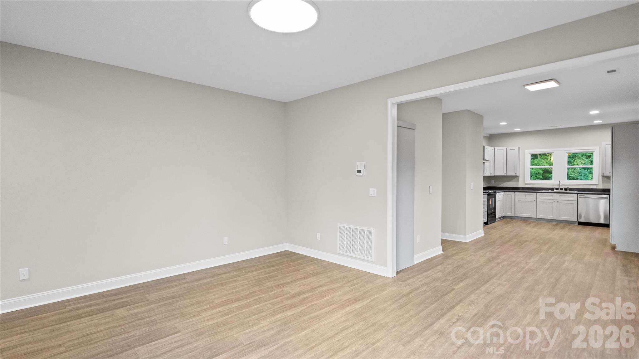 633 Austin Street Property Photo 6