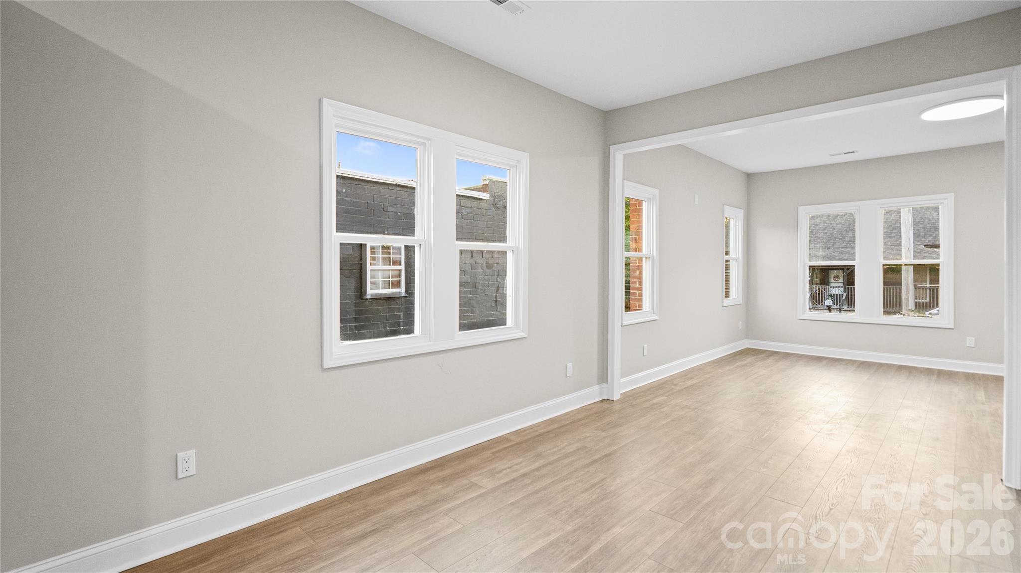633 Austin Street Property Photo 9