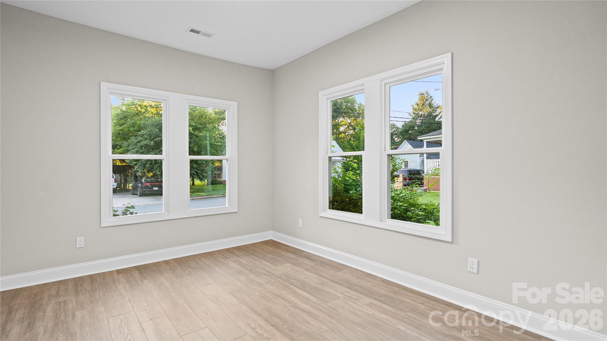 633 Austin Street Property Photo 12