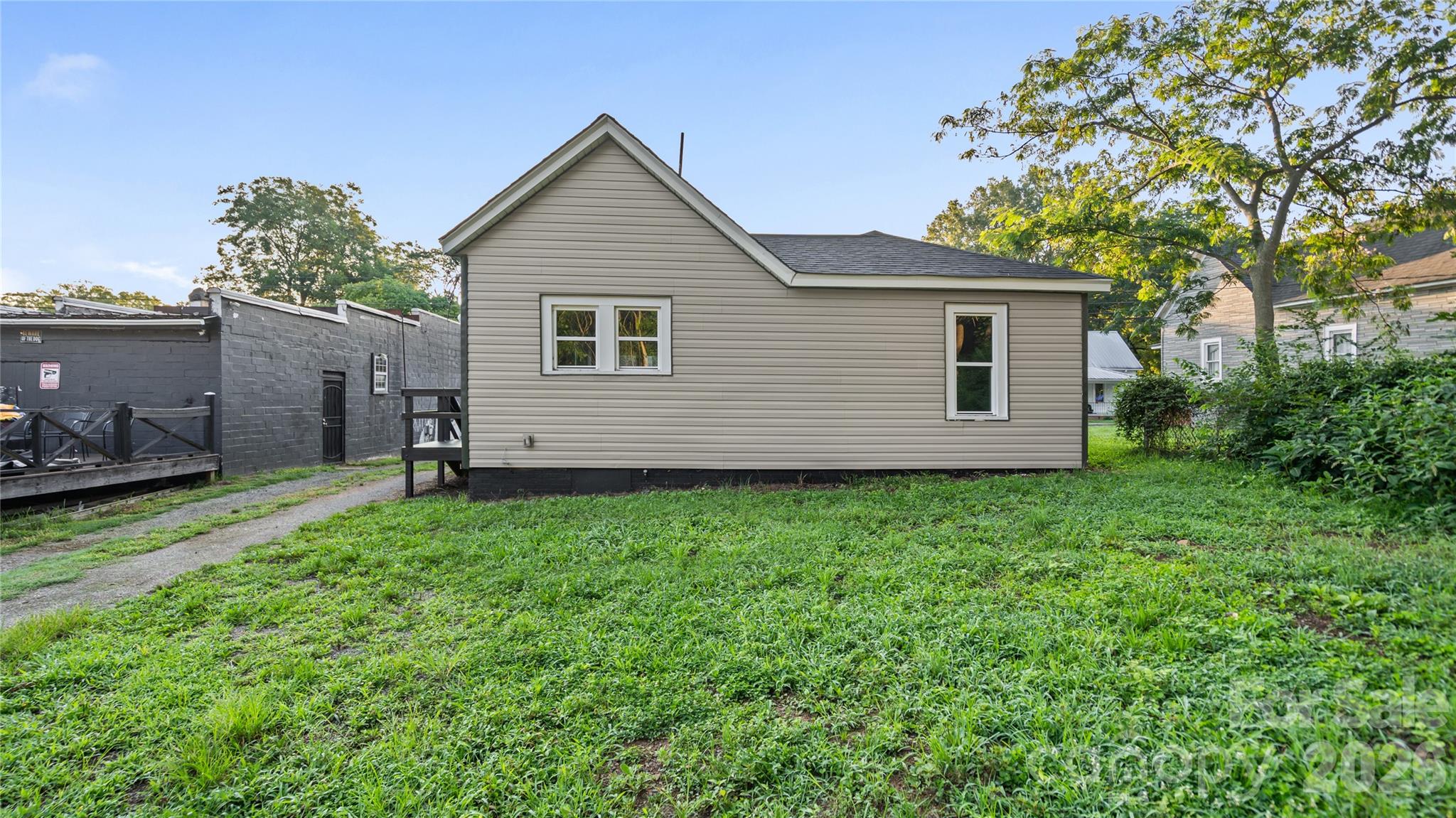 633 Austin Street Property Photo 26