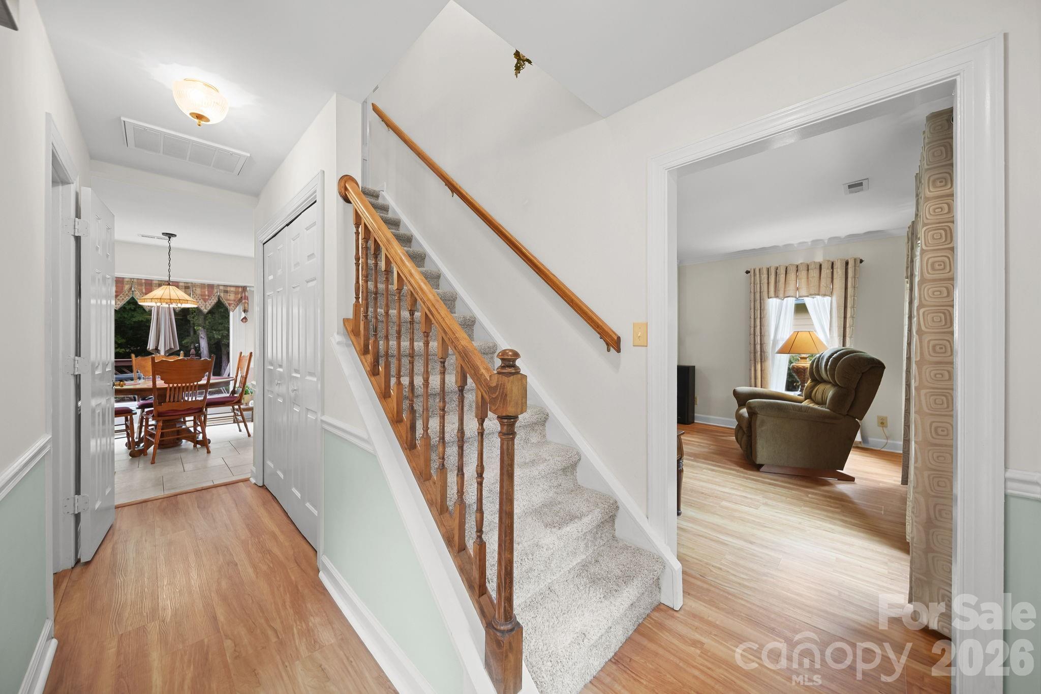 2527 Heathershire Lane Property Photo 4