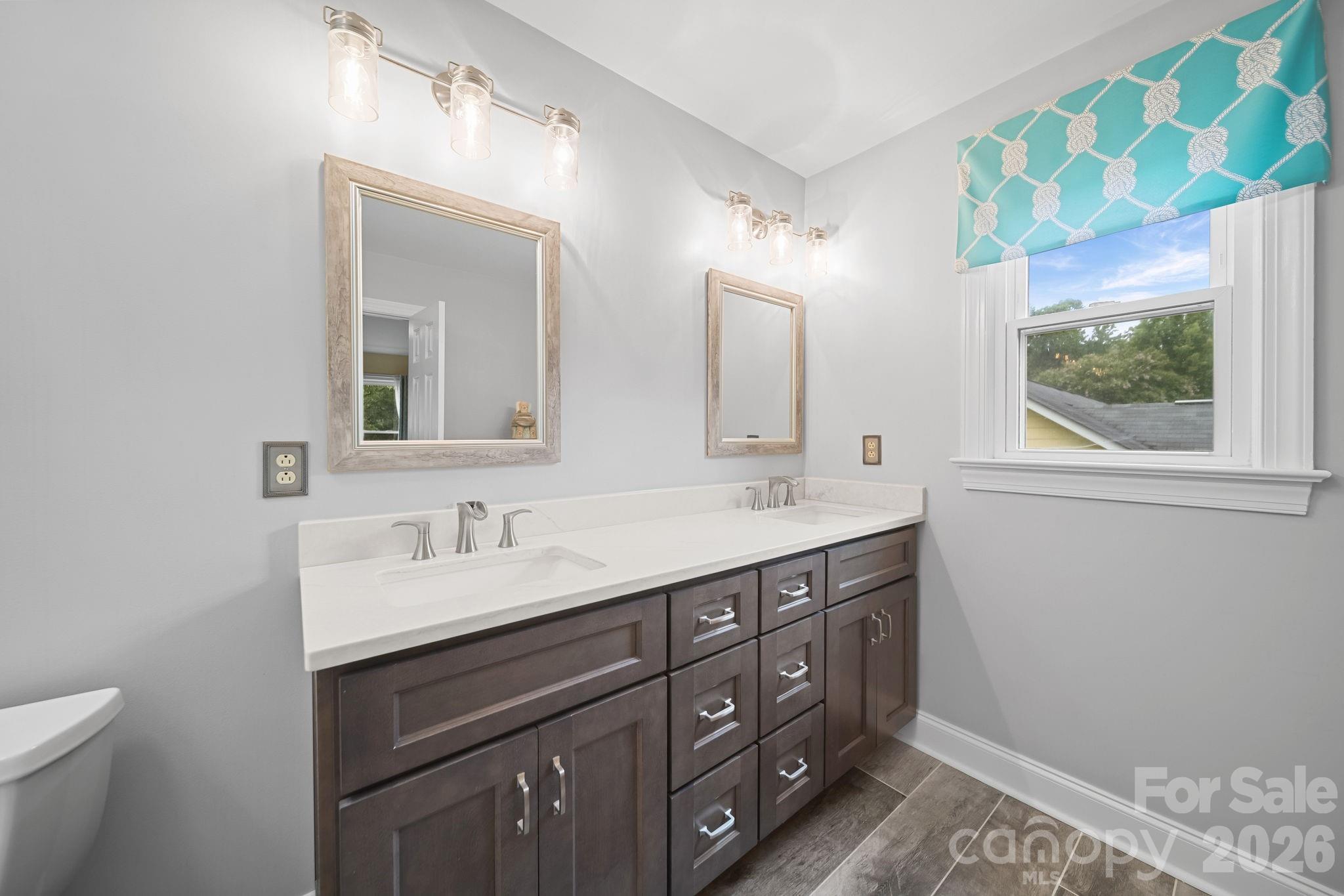2527 Heathershire Lane Property Photo 19