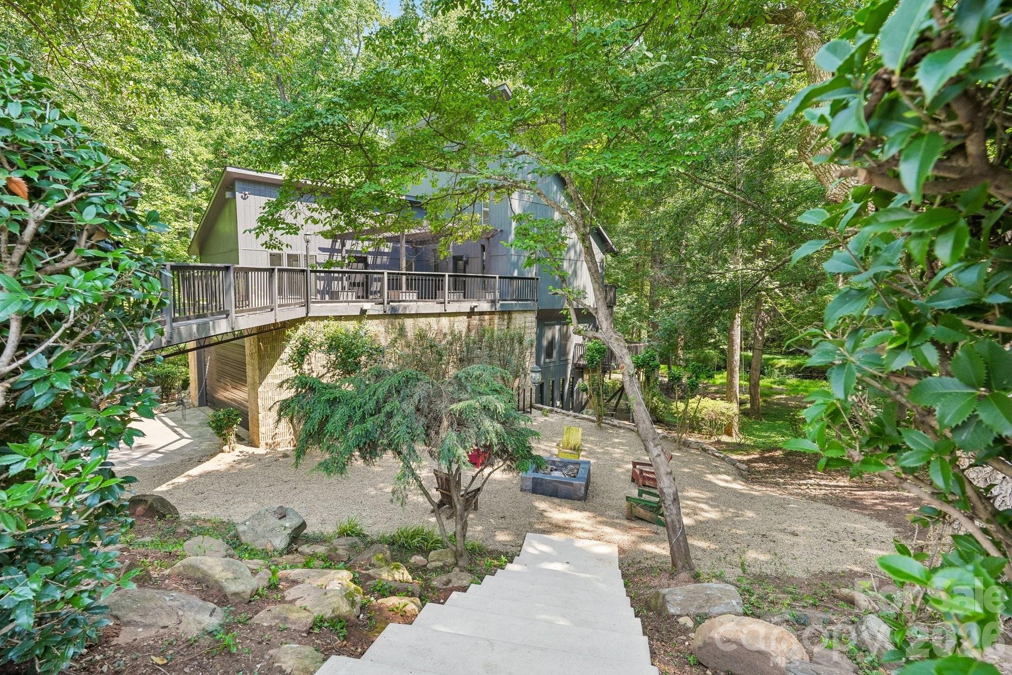 407 Robinwood Drive Property Photo 2