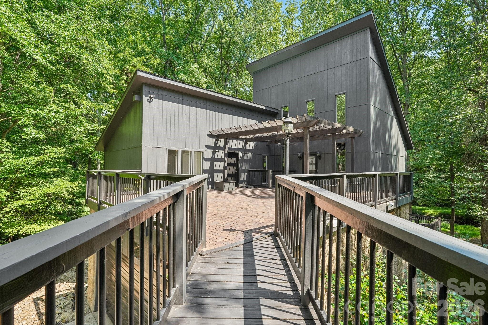 407 Robinwood Drive Property Photo 4