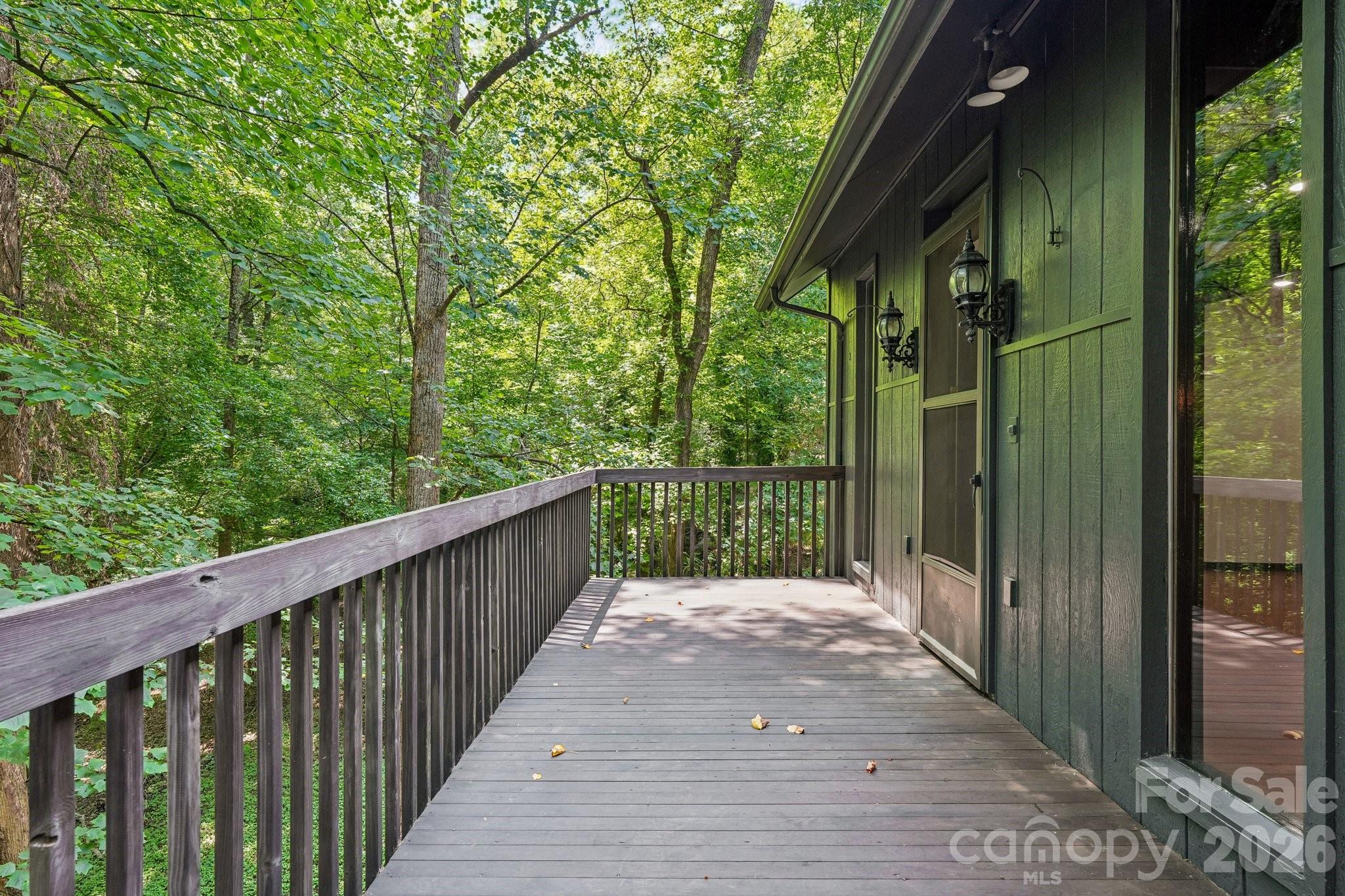 407 Robinwood Drive Property Photo 8