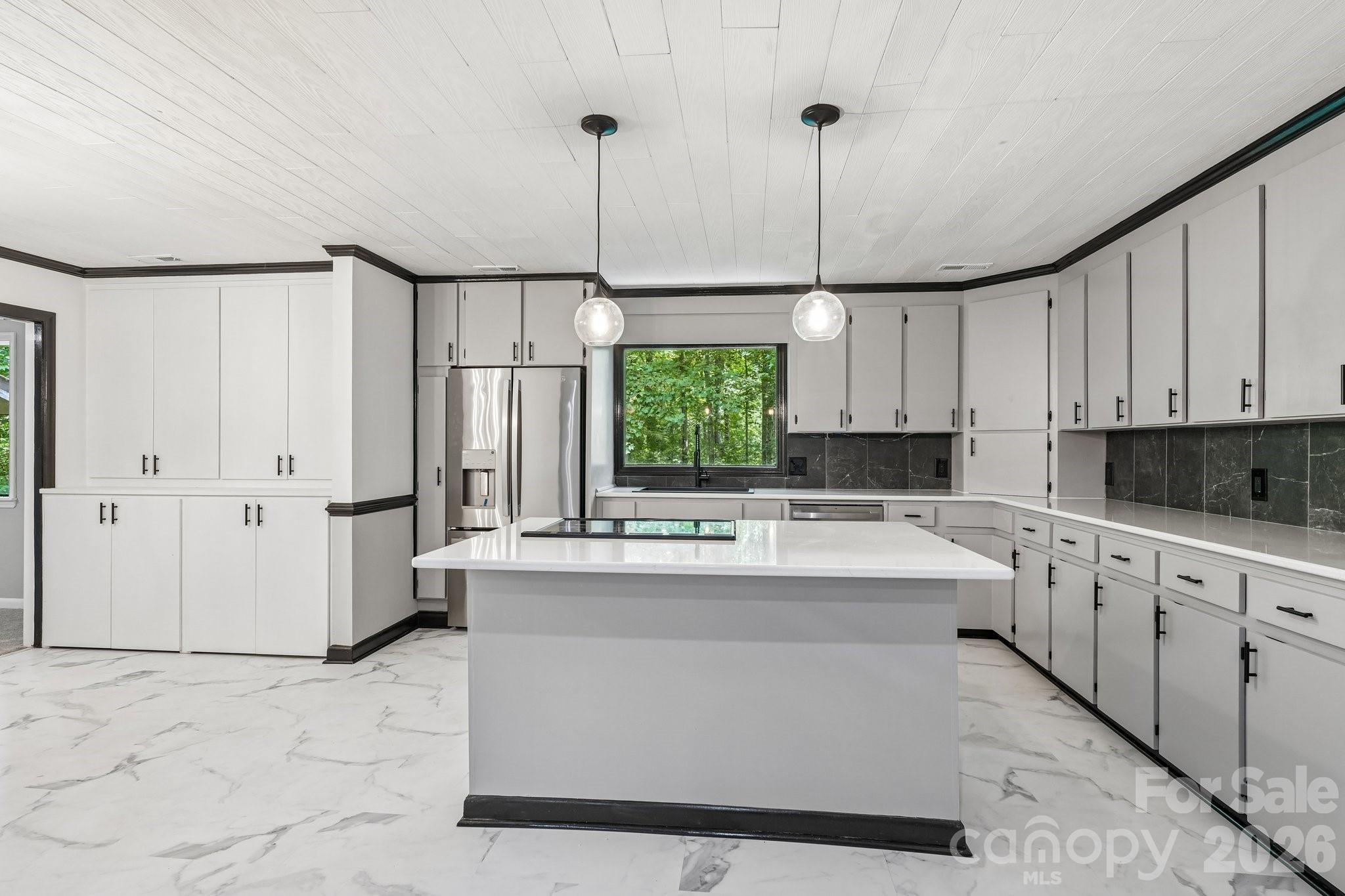 407 Robinwood Drive Property Photo 10