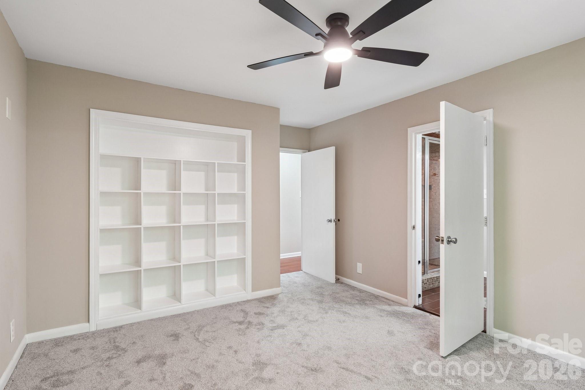 407 Robinwood Drive Property Photo 12