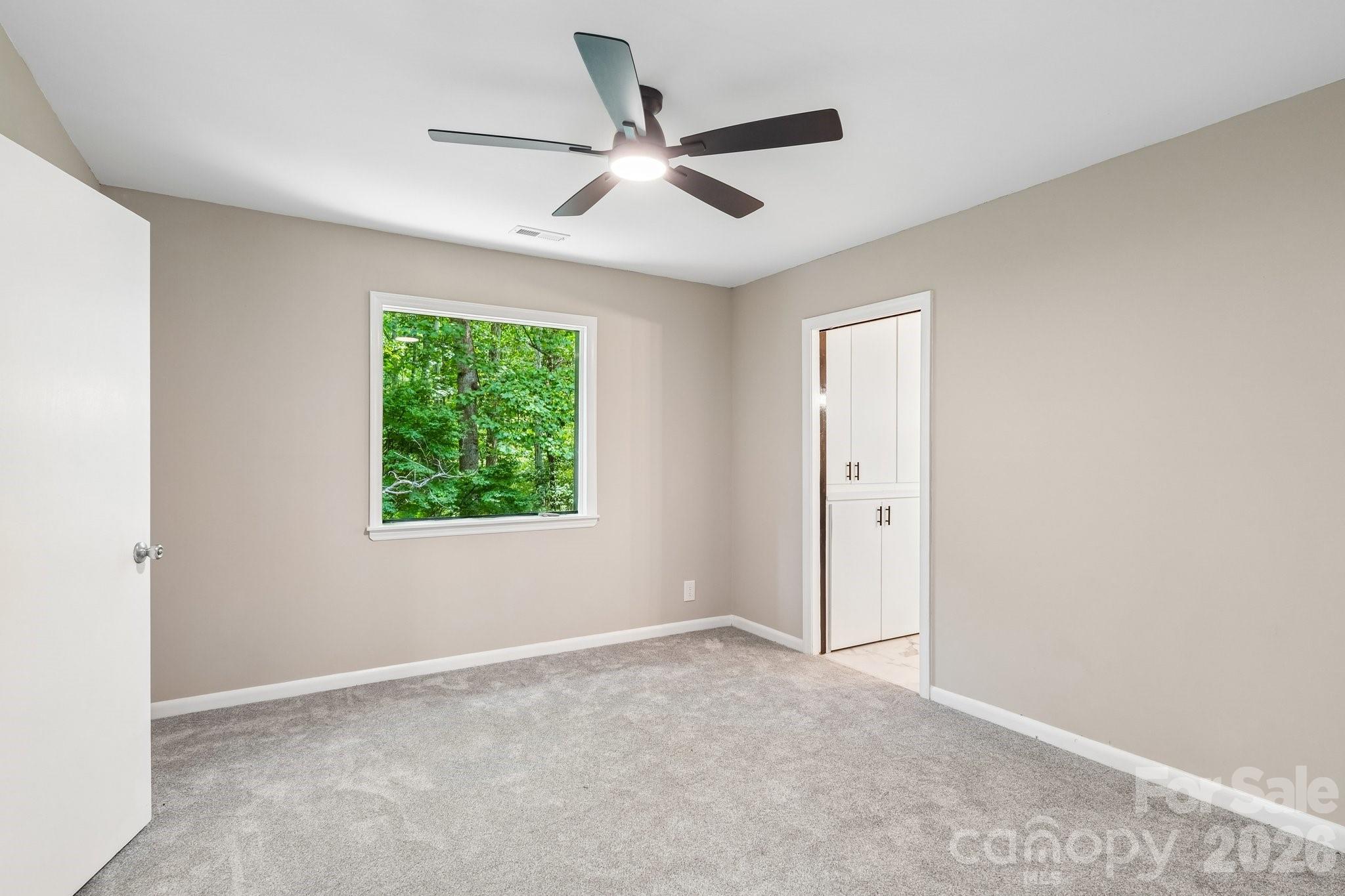 407 Robinwood Drive Property Photo 13