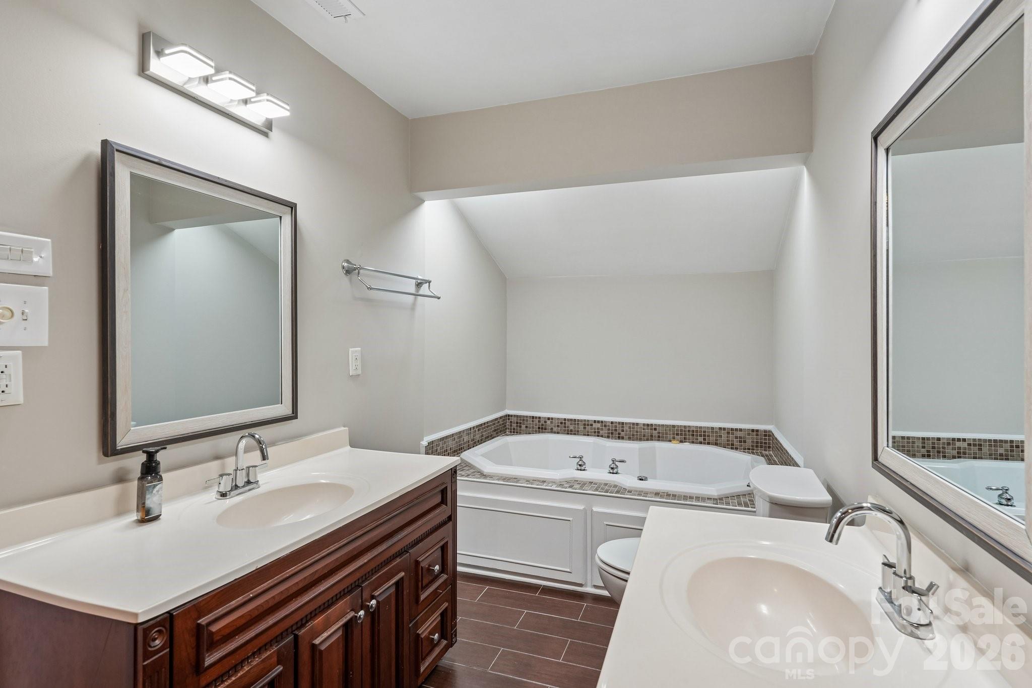 407 Robinwood Drive Property Photo 14