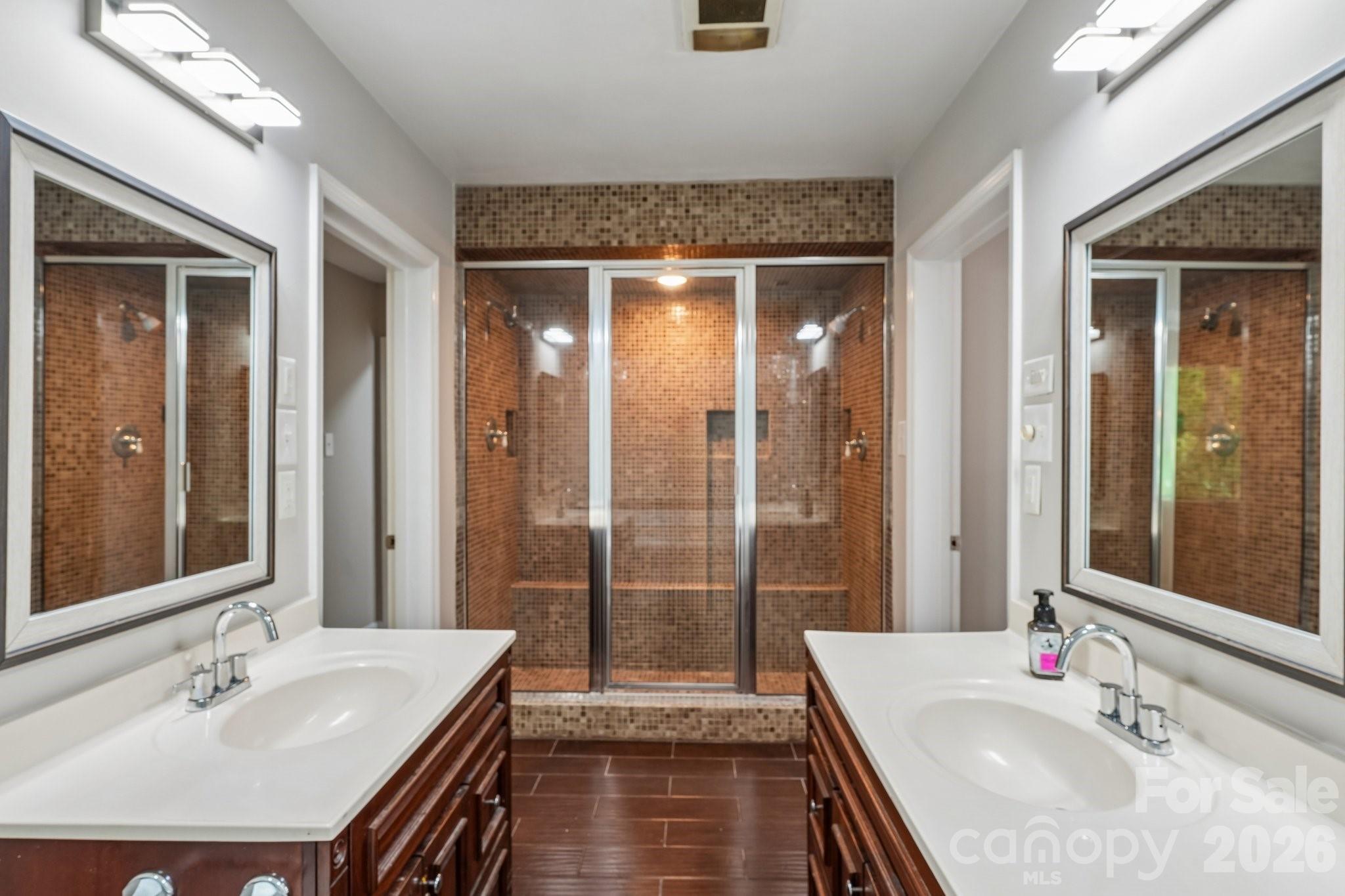 407 Robinwood Drive Property Photo 15