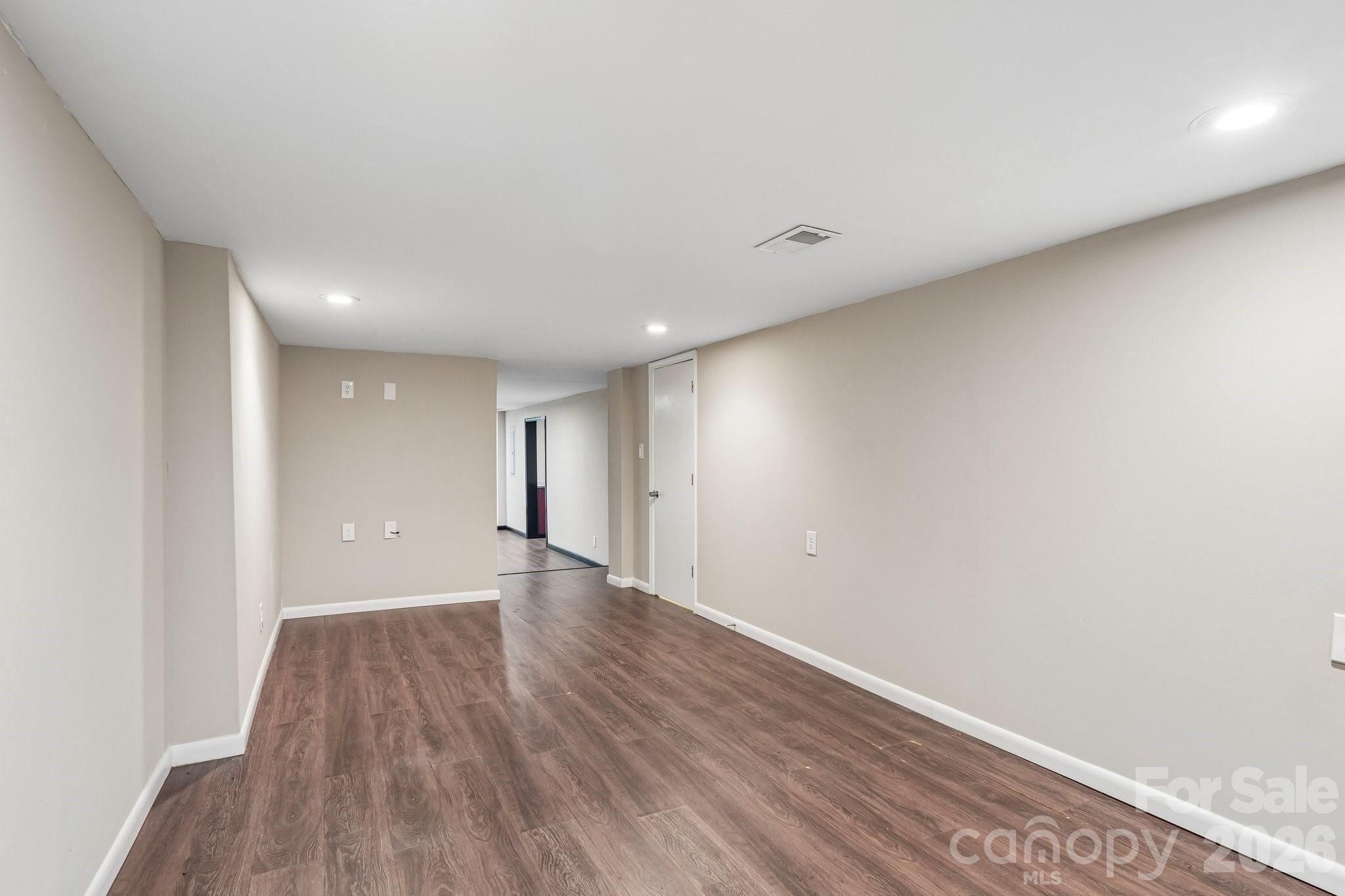 407 Robinwood Drive Property Photo 34