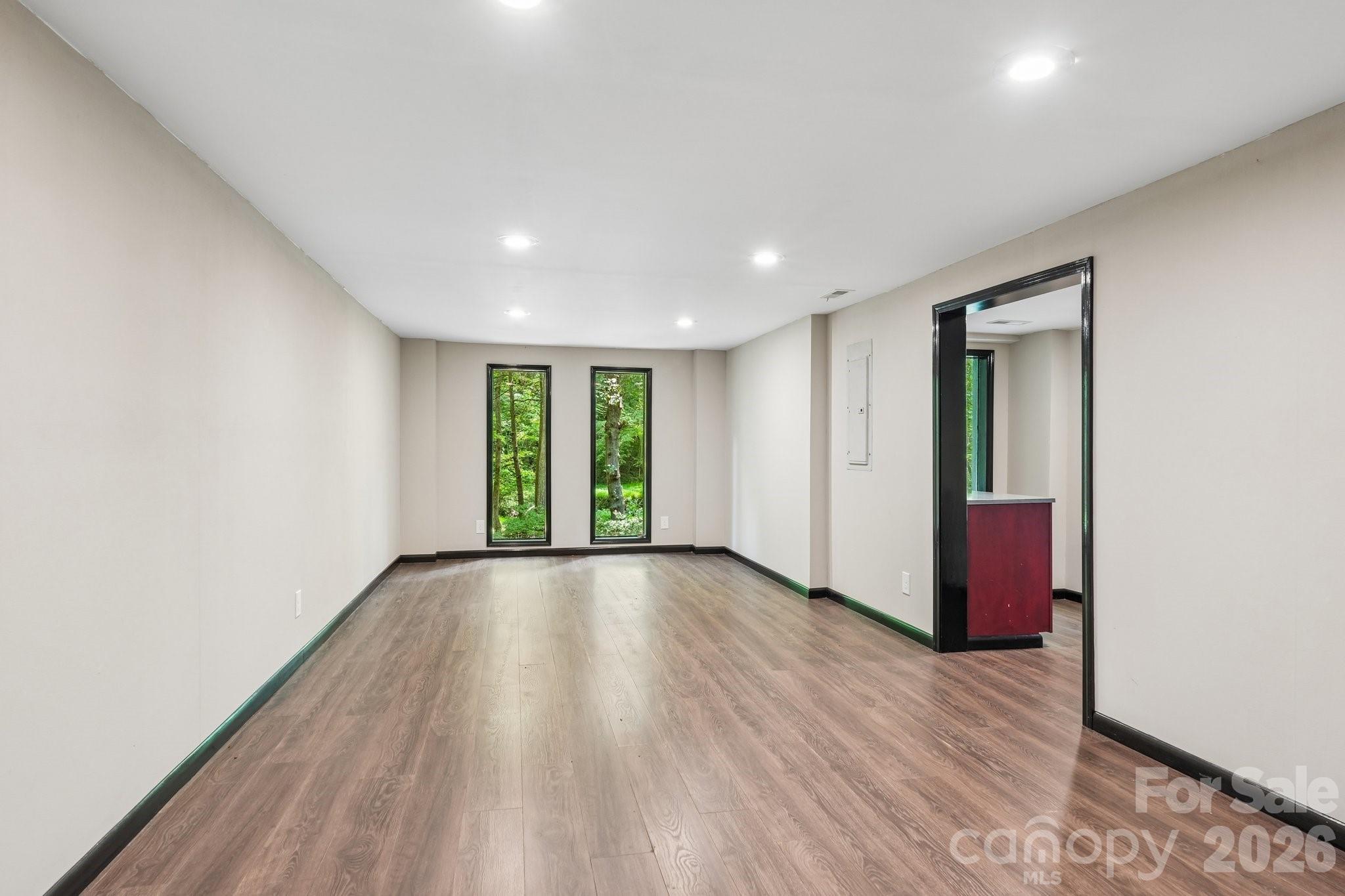 407 Robinwood Drive Property Photo 36