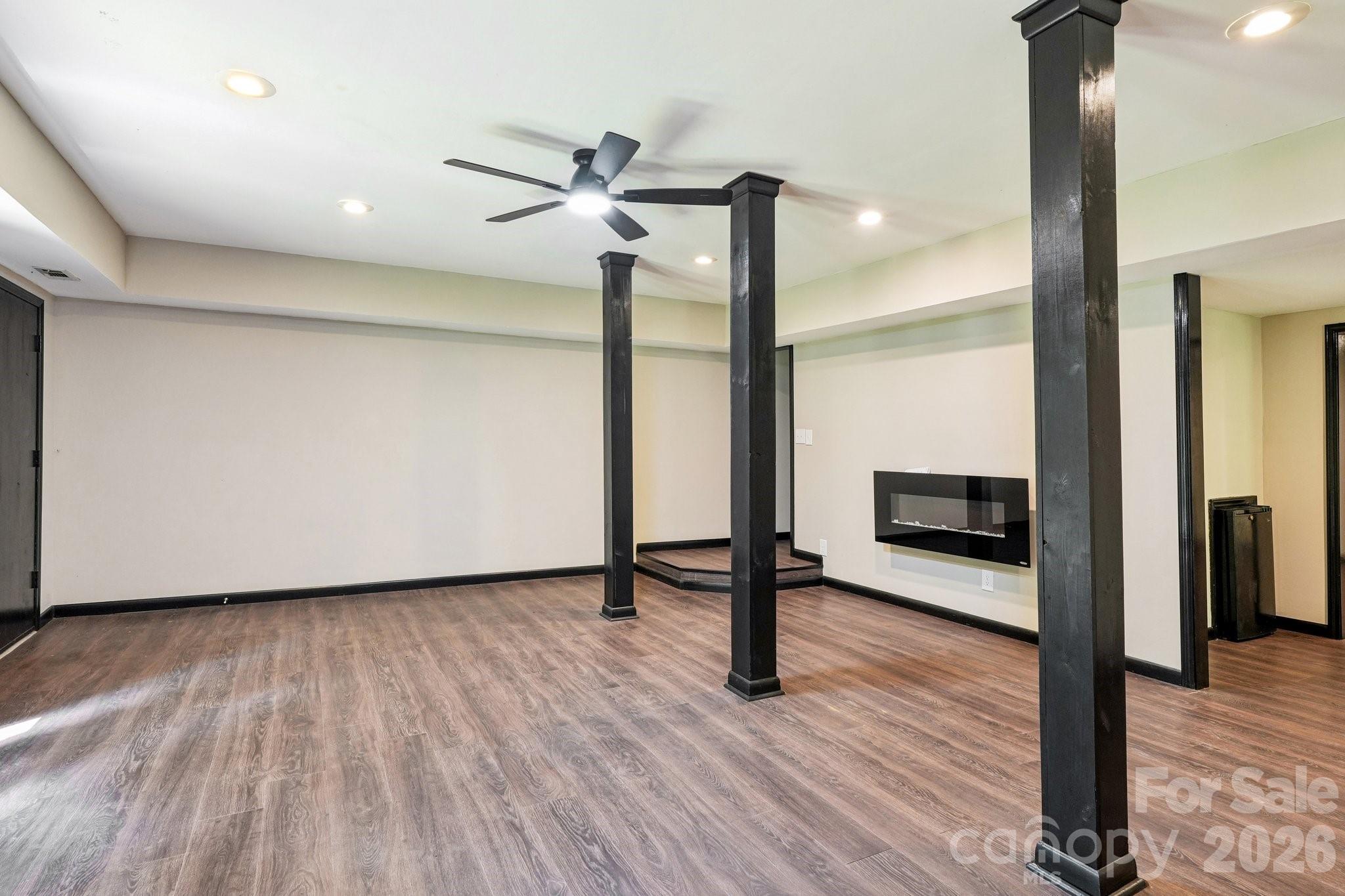 407 Robinwood Drive Property Photo 38