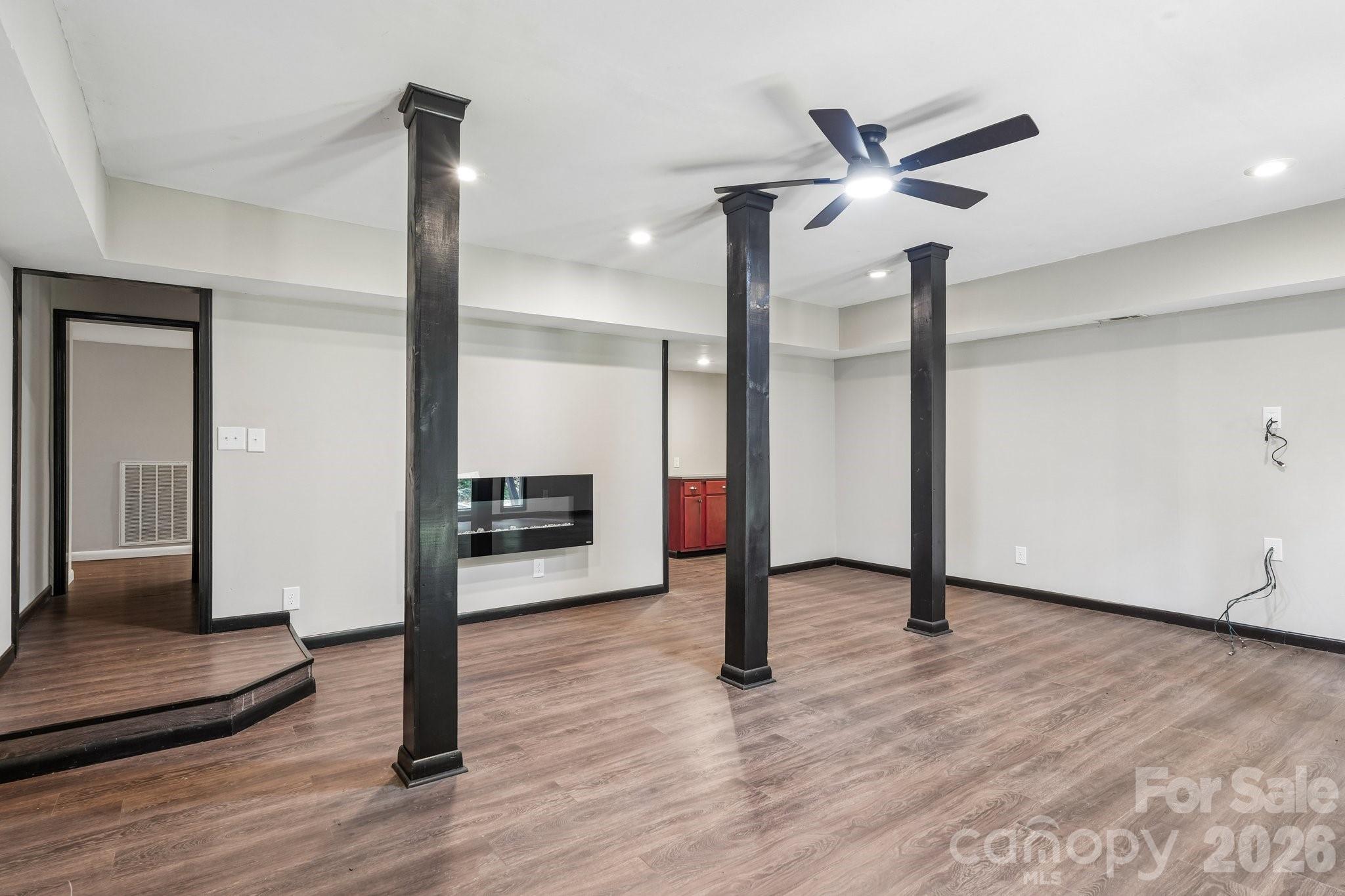 407 Robinwood Drive Property Photo 39