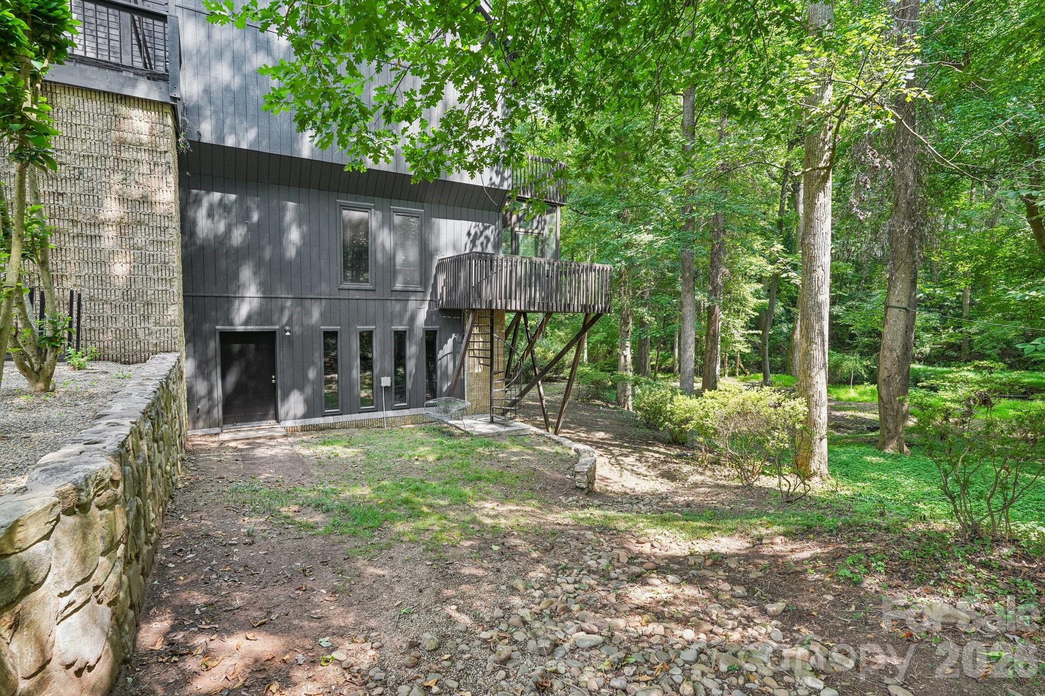 407 Robinwood Drive Property Photo 42