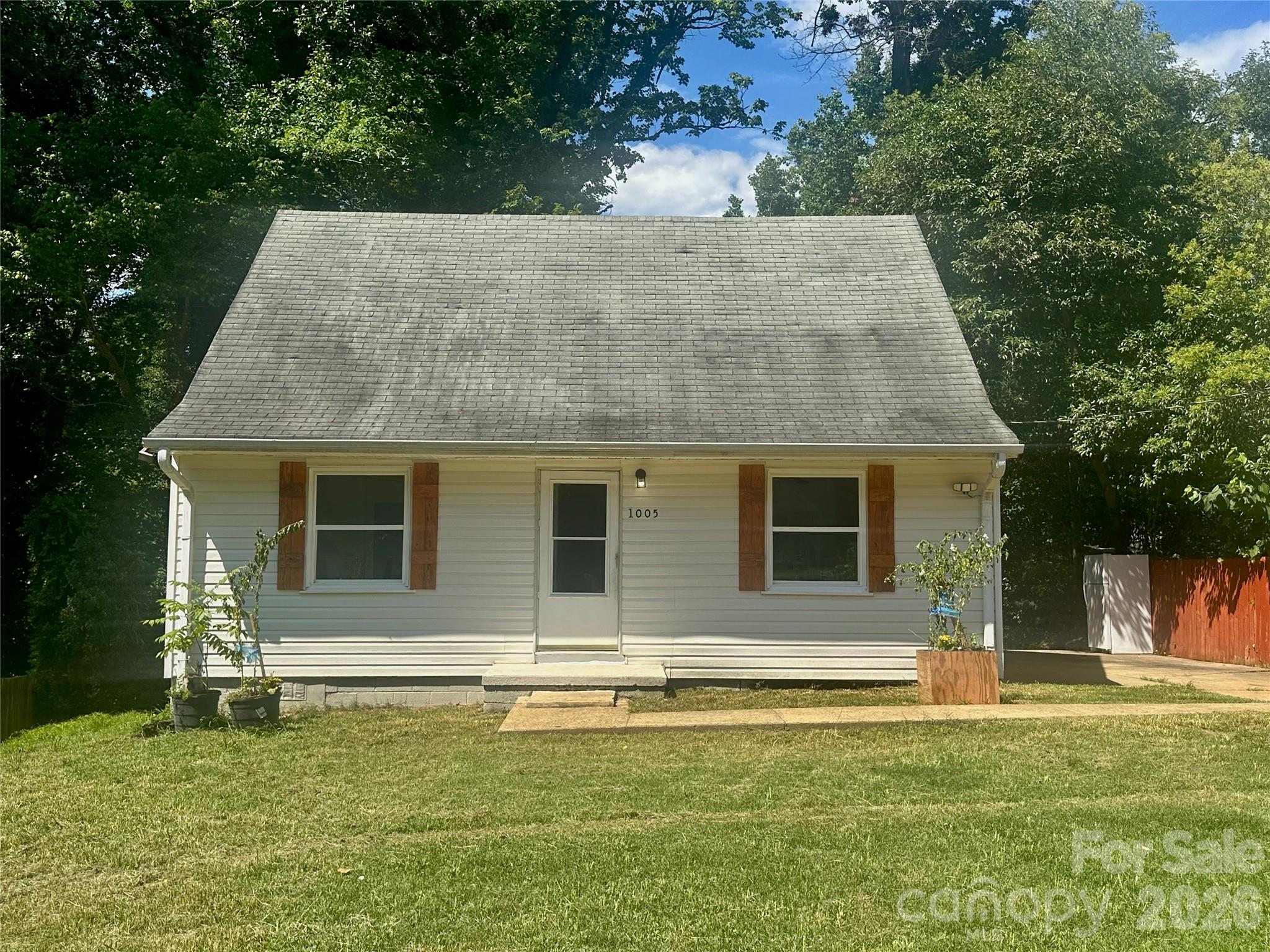 1005 William Drive Property Photo 2
