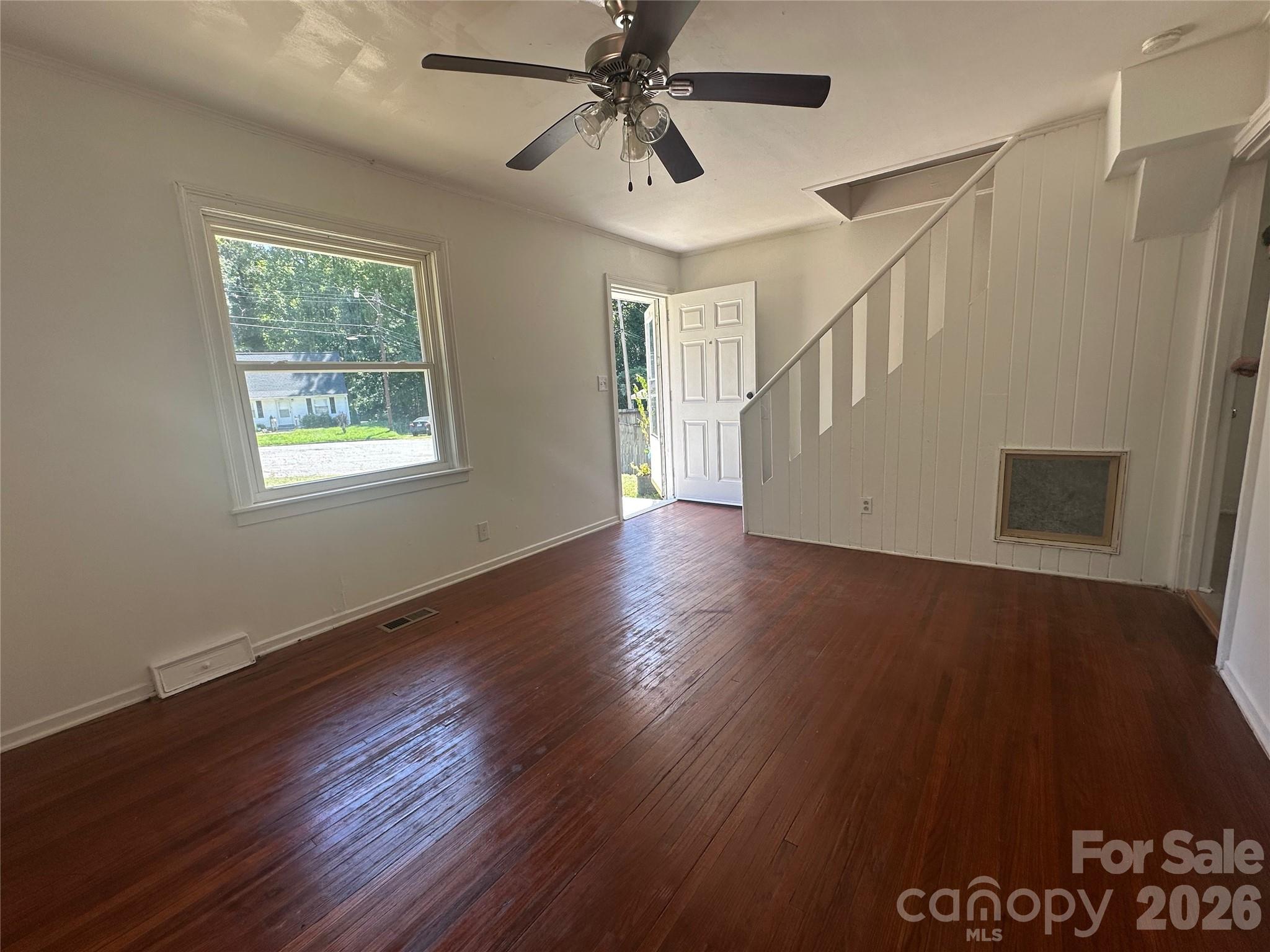 1005 William Drive Property Photo 4