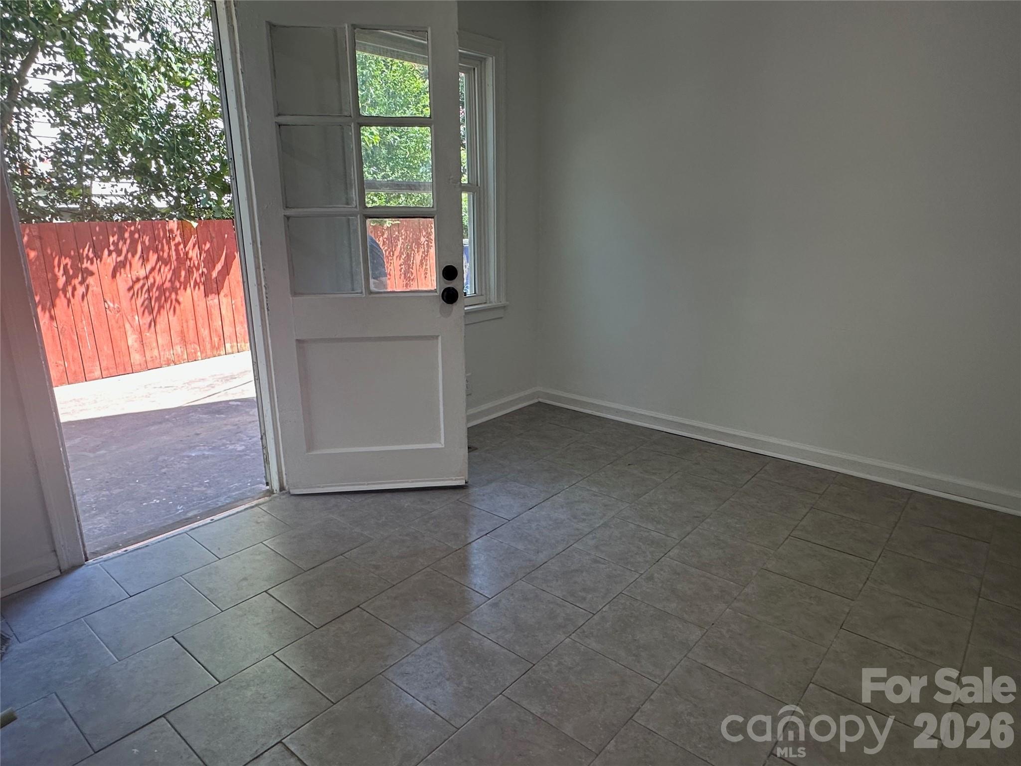 1005 William Drive Property Photo 11