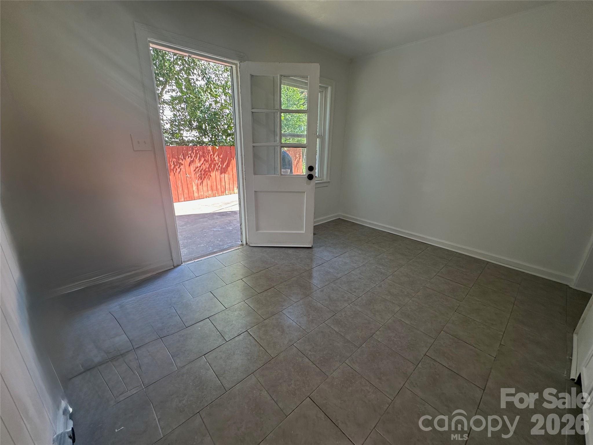 1005 William Drive Property Photo 12
