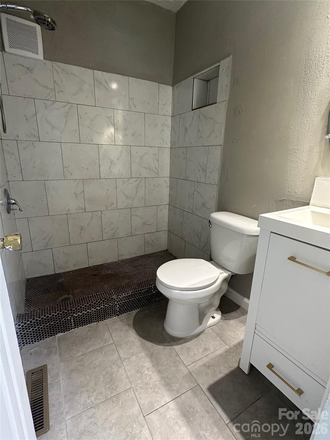 1005 William Drive Property Photo 17