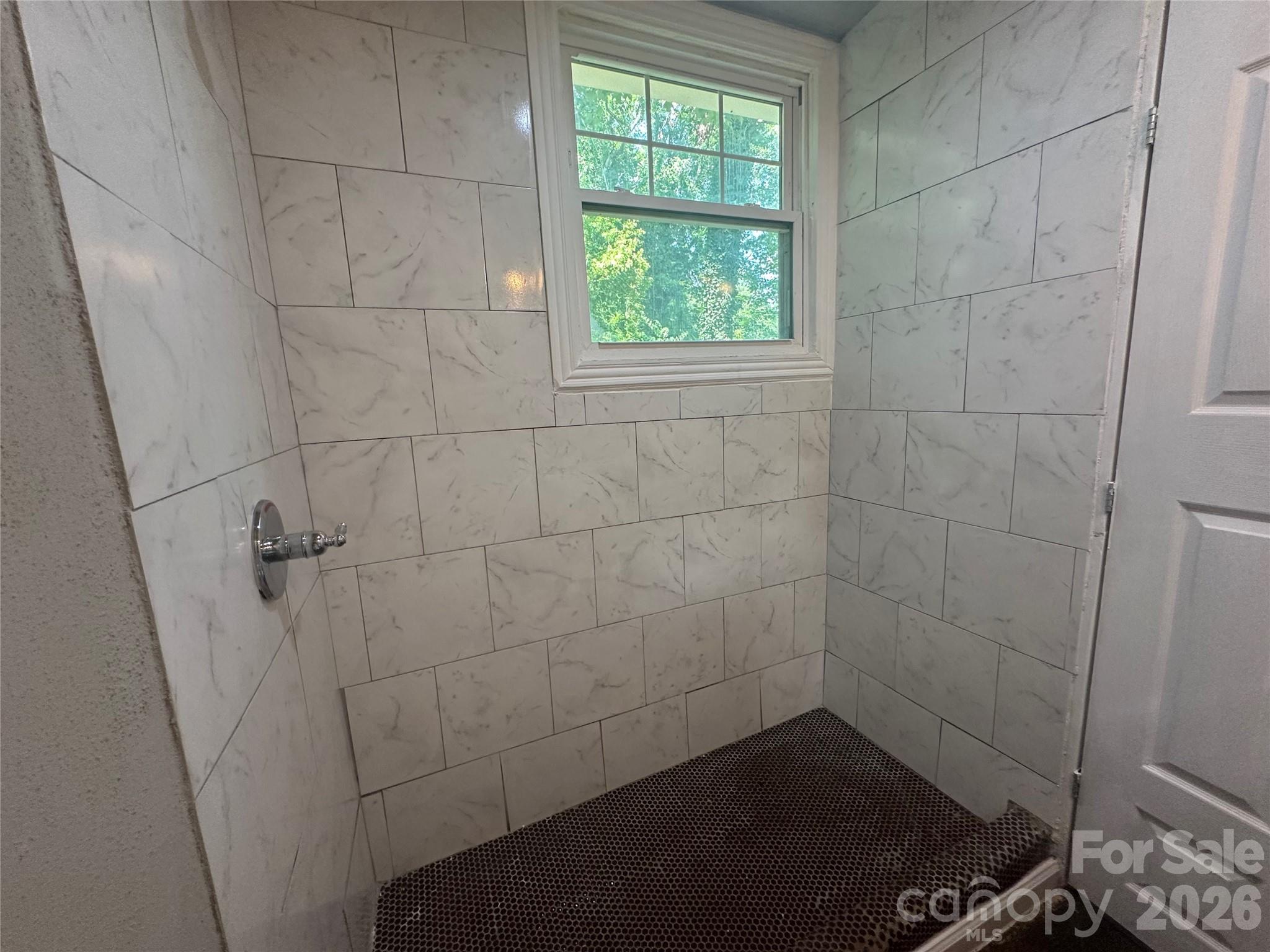 1005 William Drive Property Photo 24