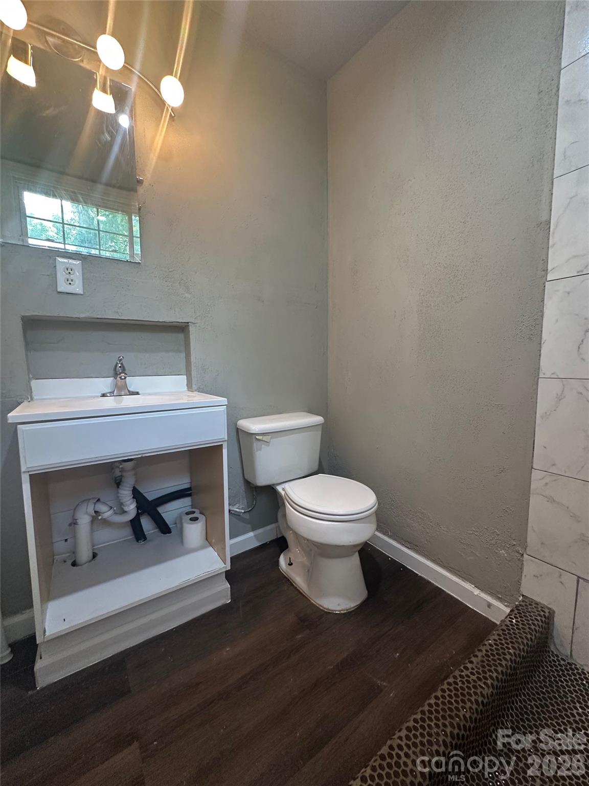 1005 William Drive Property Photo 25