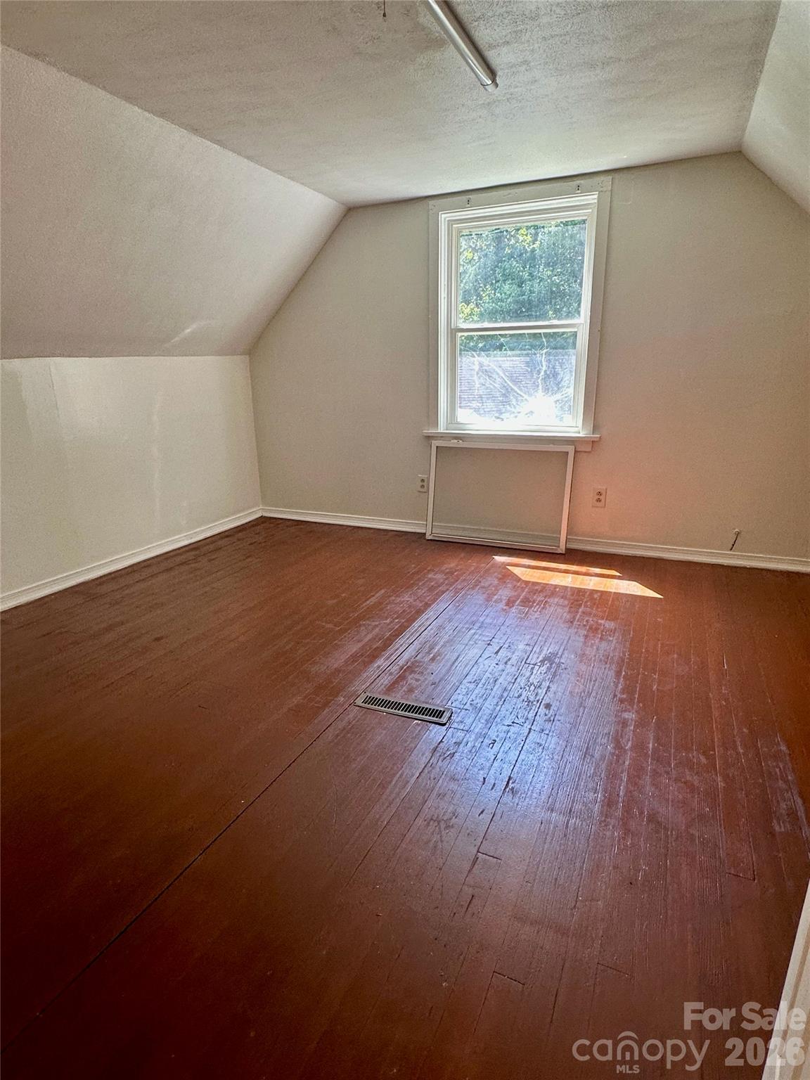 1005 William Drive Property Photo 27