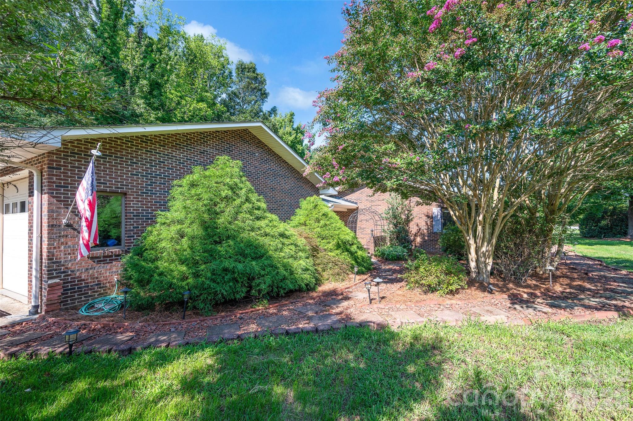 3959 Holly Springs Drive Property Photo 2