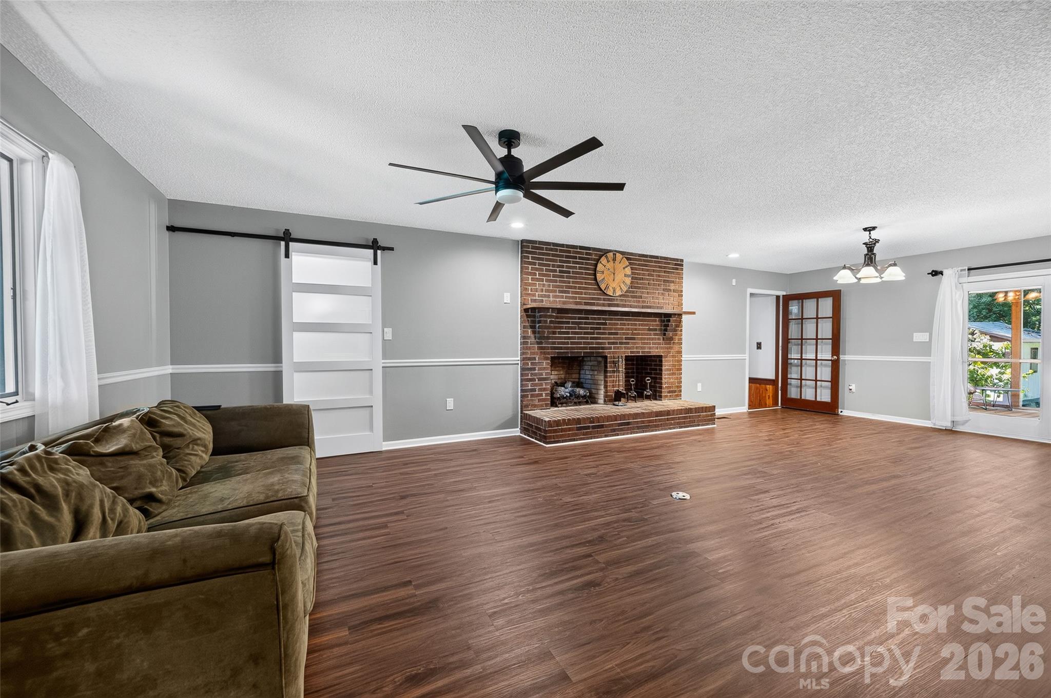 3959 Holly Springs Drive Property Photo 9