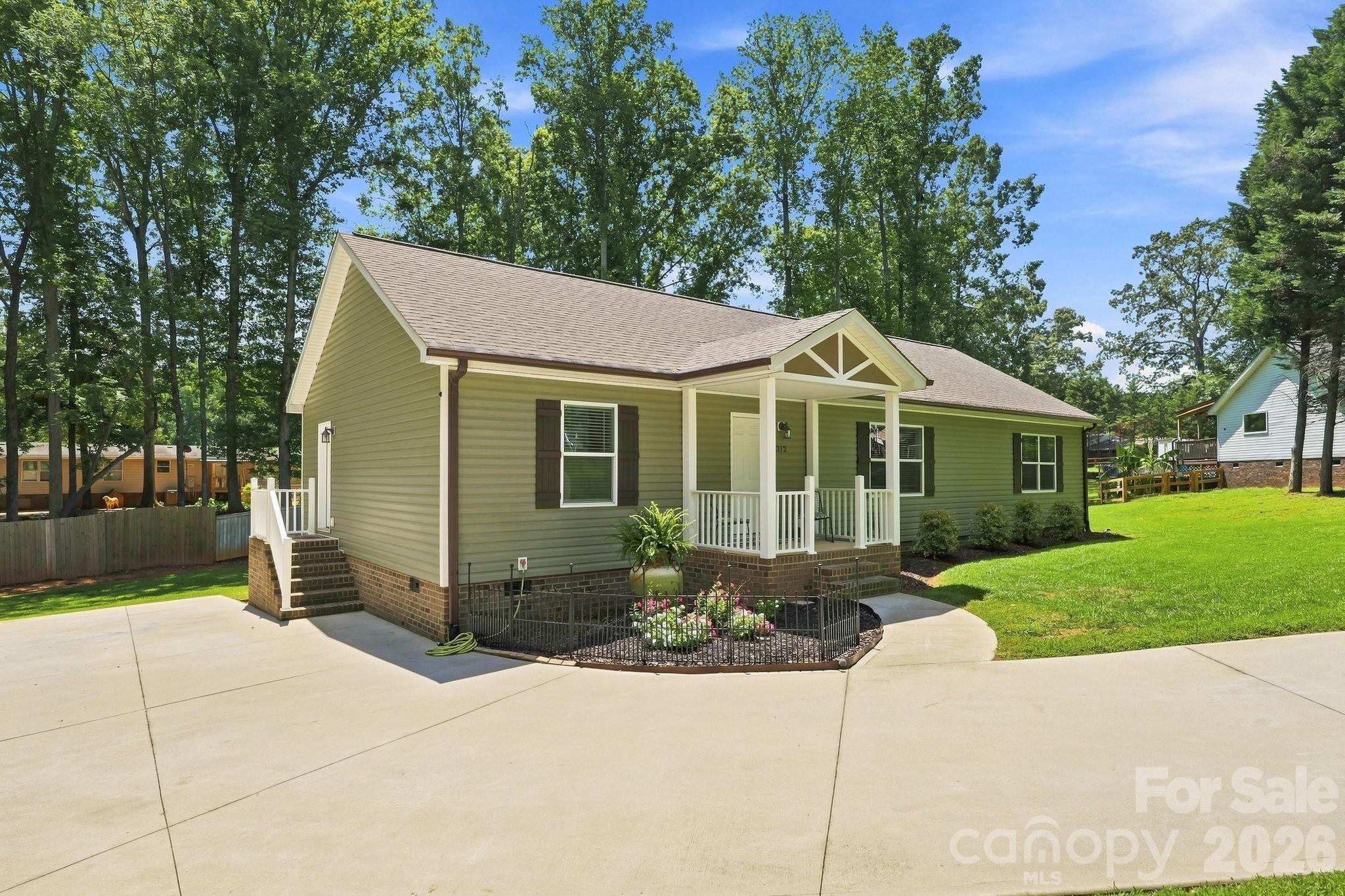 312 Sailwinds Road Property Photo 1