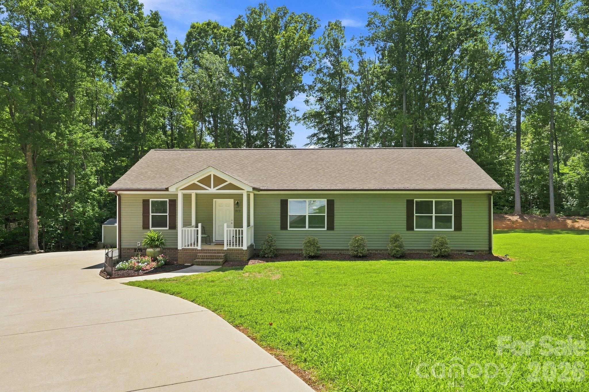 312 Sailwinds Road Property Photo 2