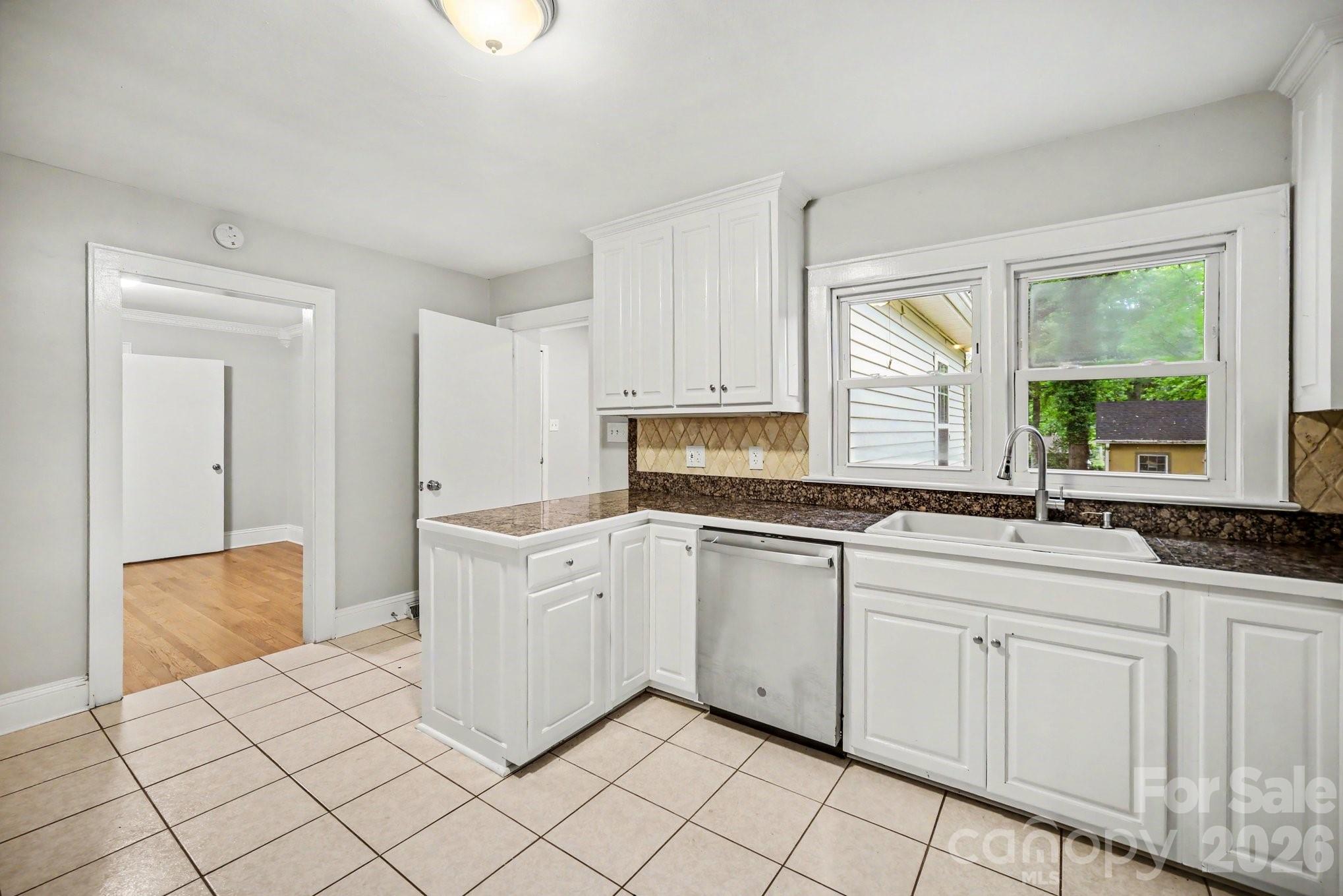 704 1st Avenue Place Property Photo 8