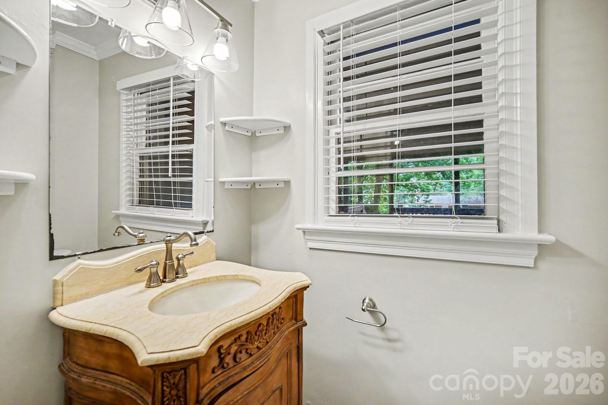 704 1st Avenue Place Property Photo 19