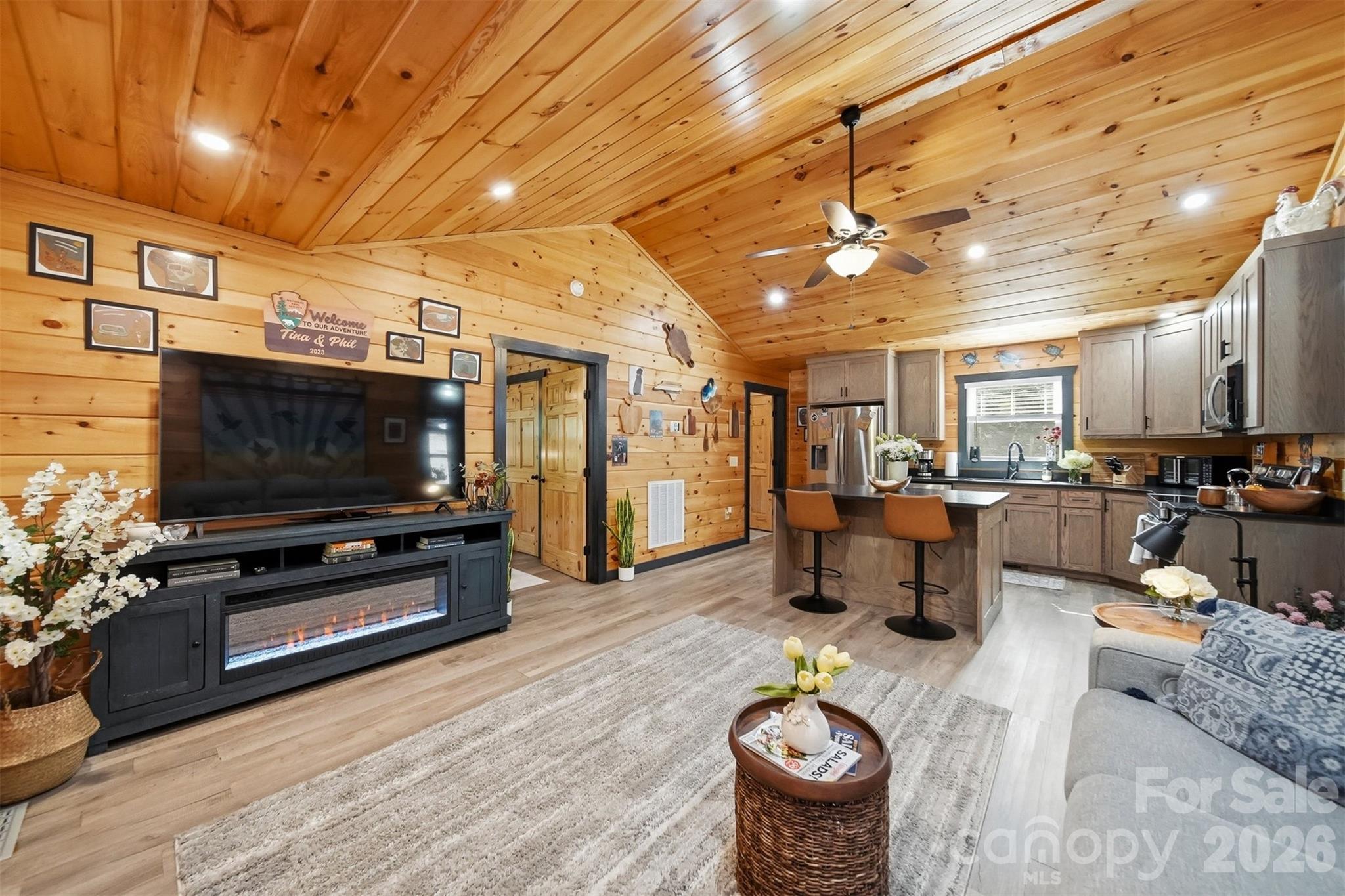 4500 Windy Hill Lane Property Photo 4