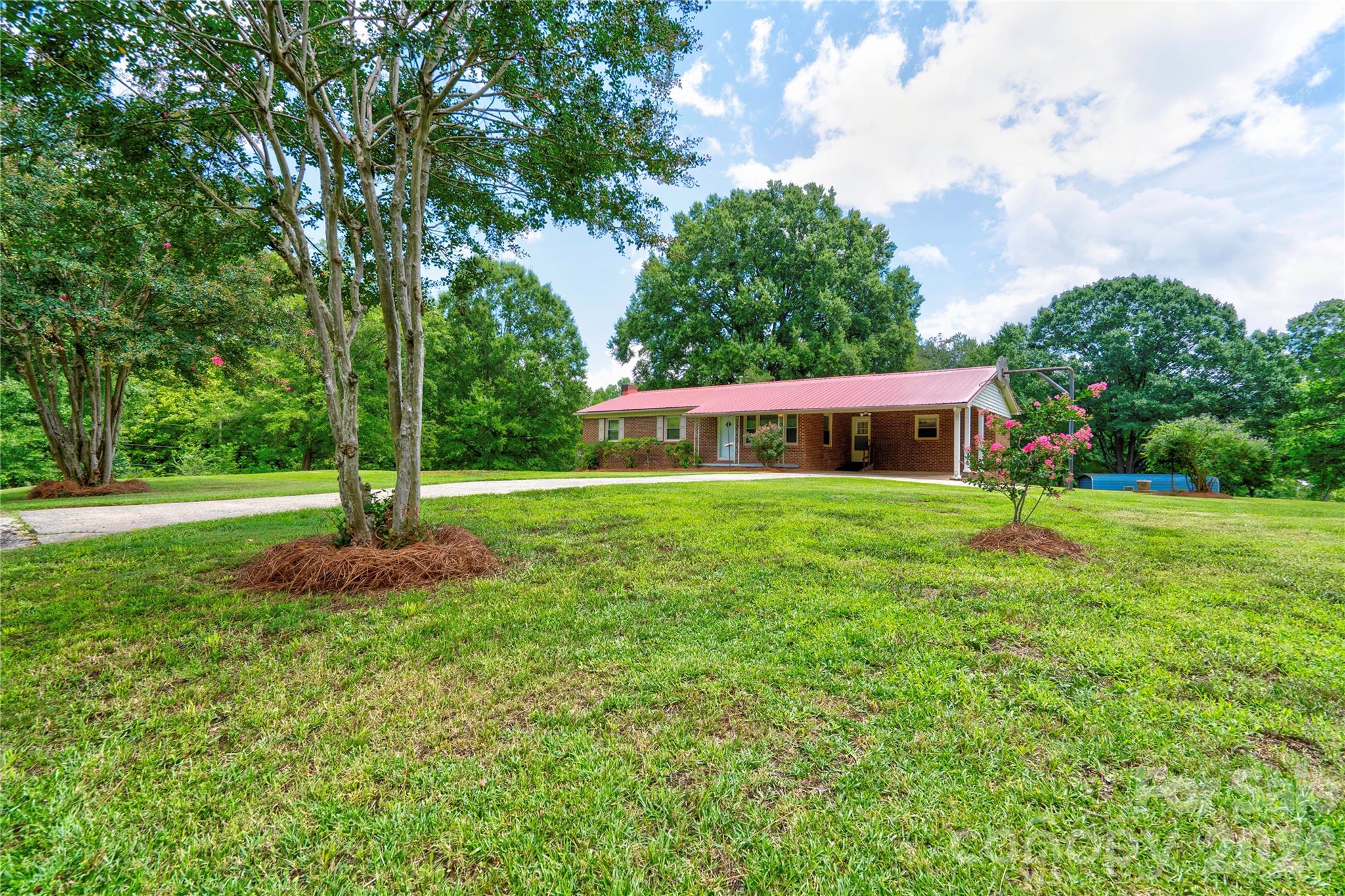 100 Sherwood Drive Property Photo 1