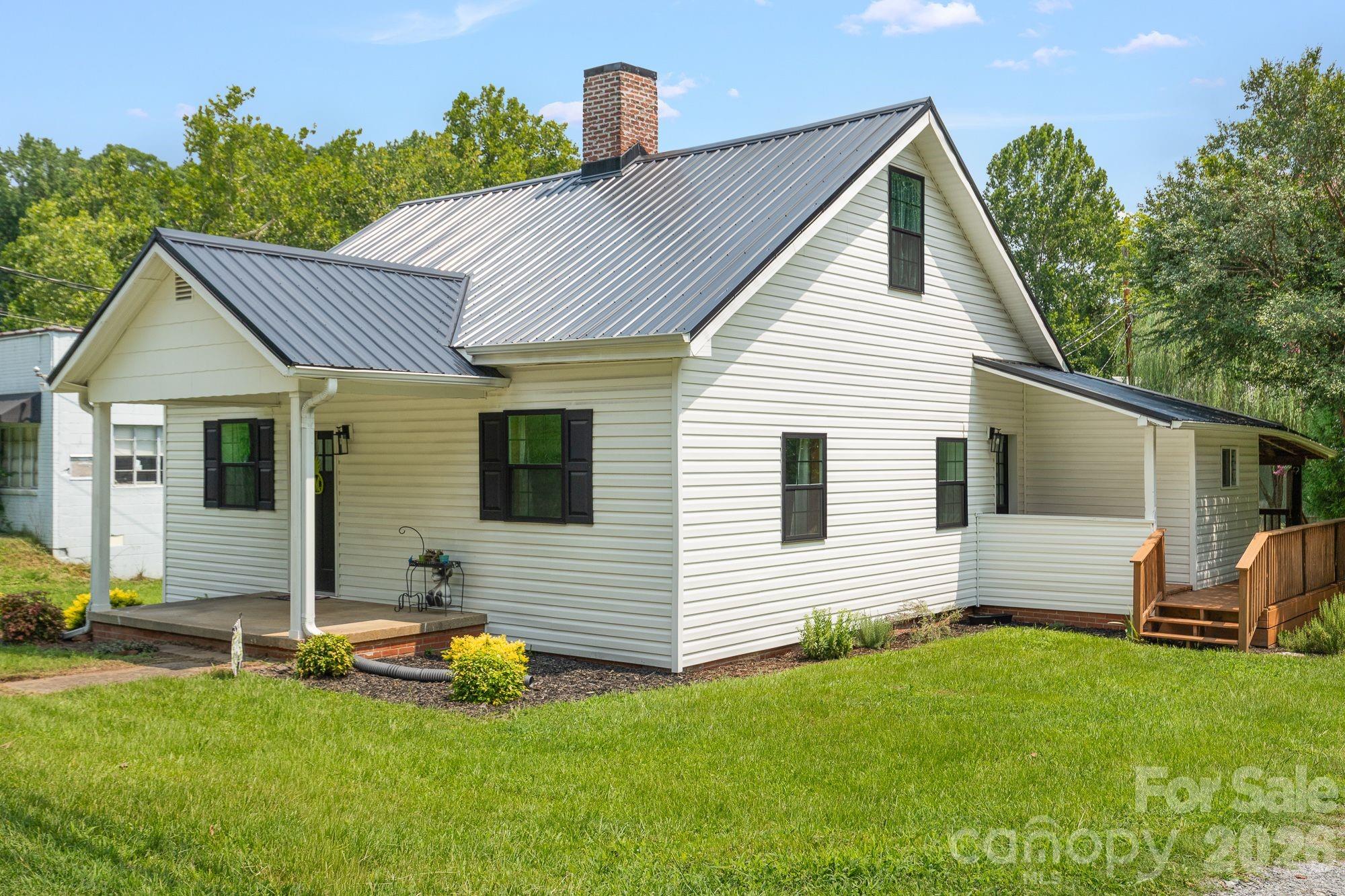636 N Trade Street Property Photo 1