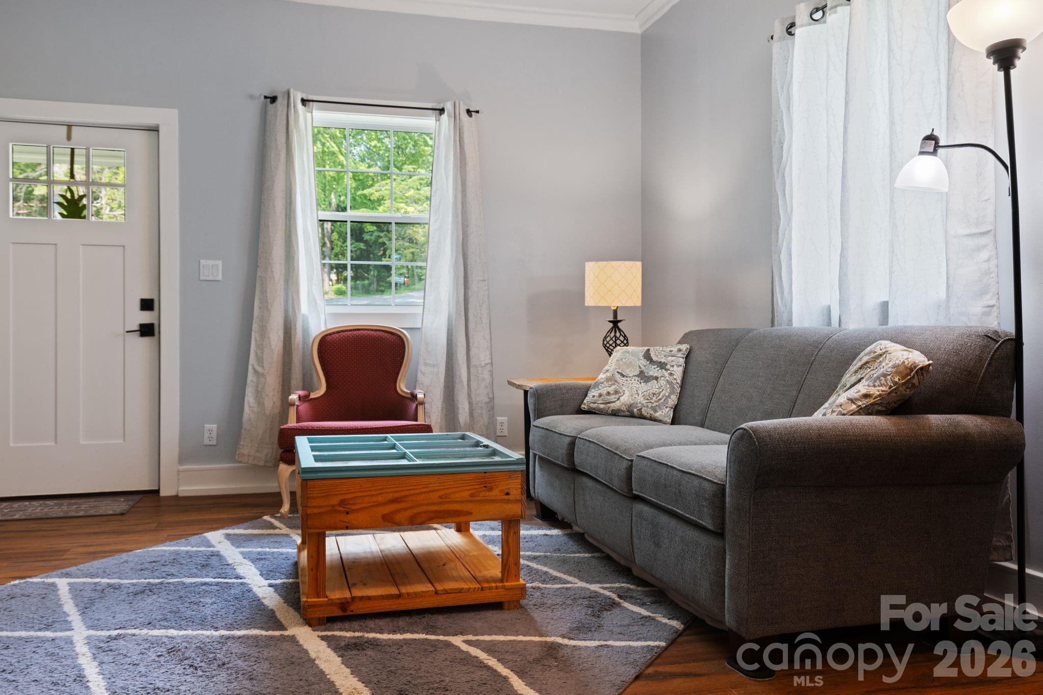 636 N Trade Street Property Photo 4