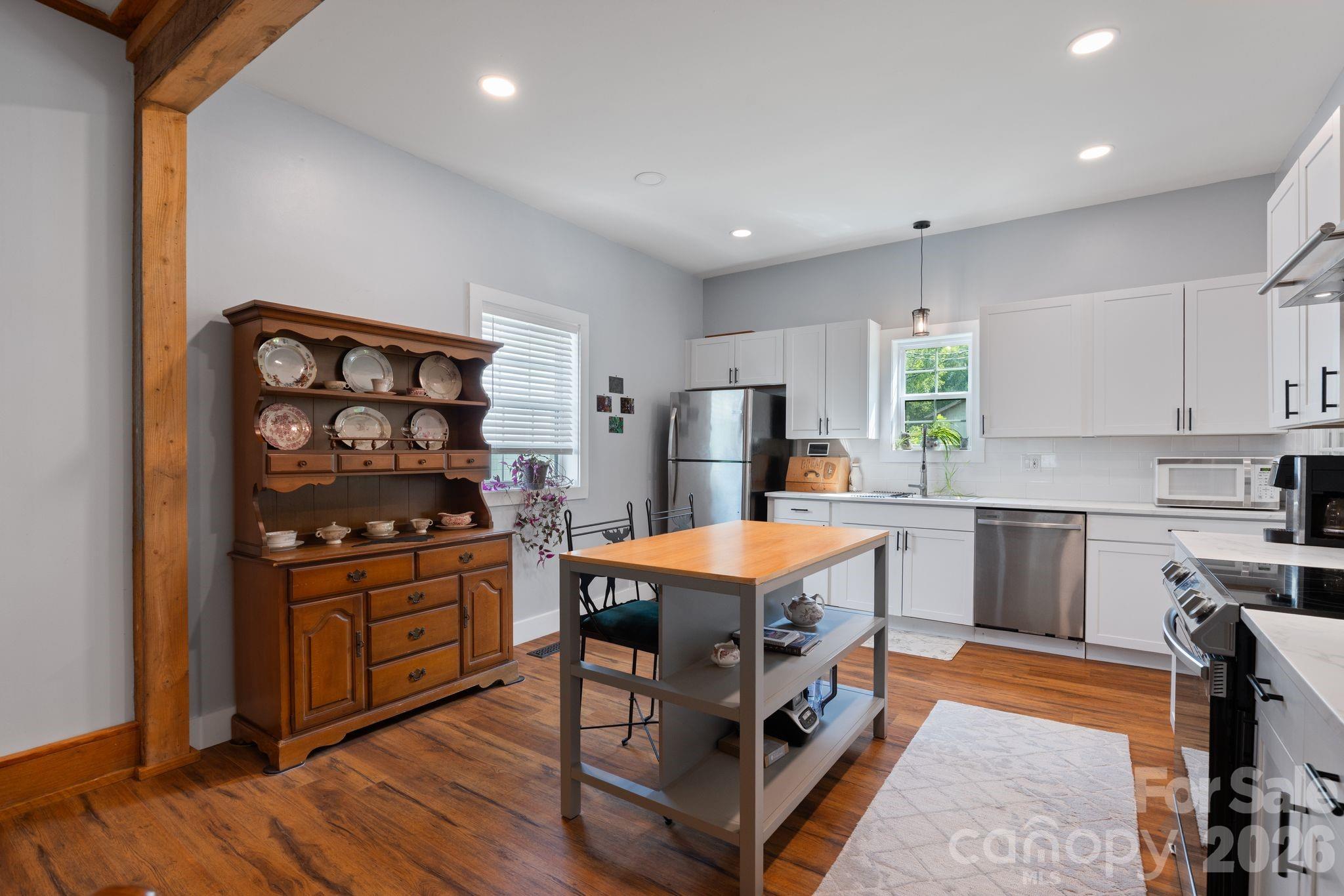 636 N Trade Street Property Photo 6