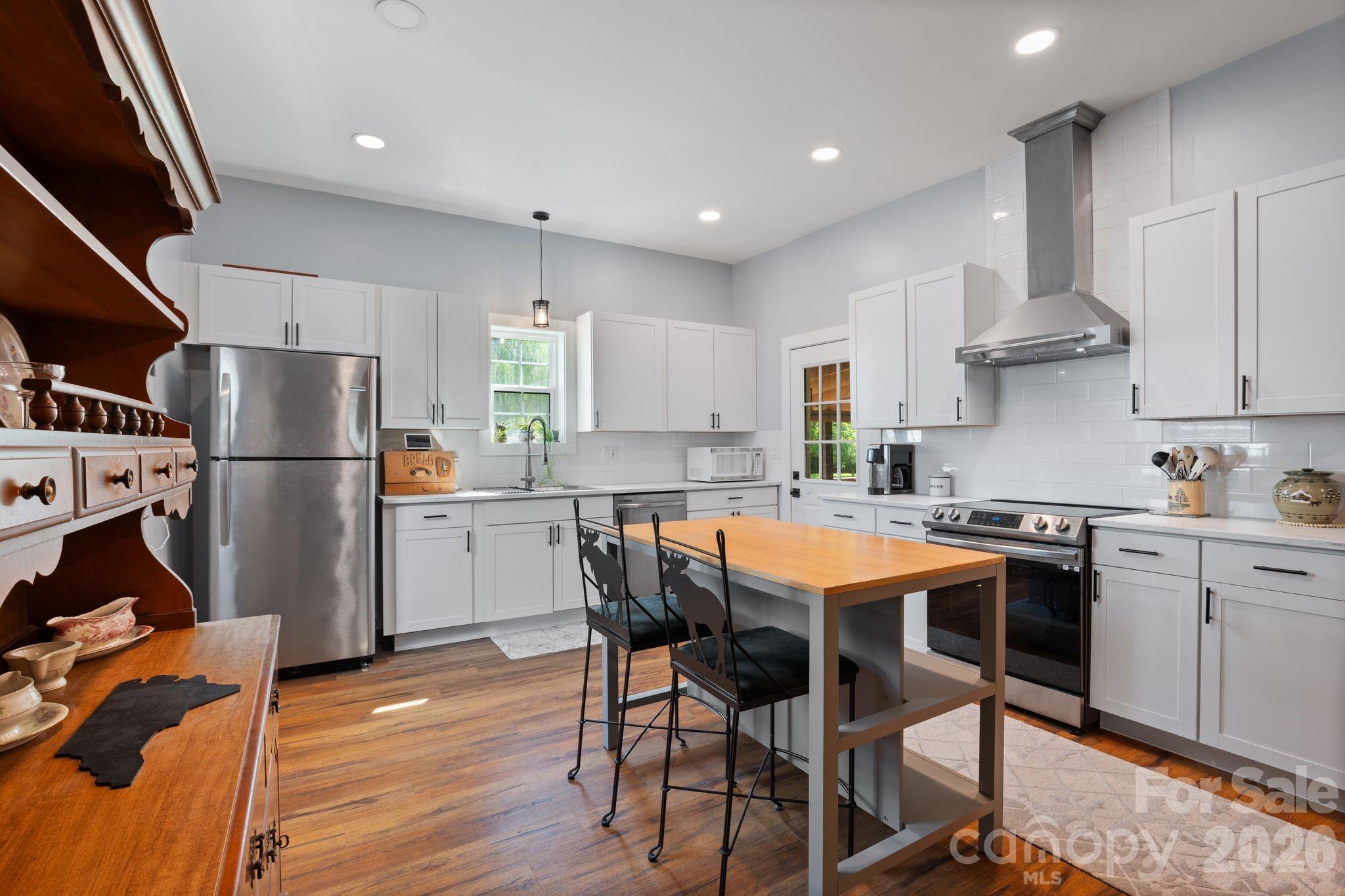 636 N Trade Street Property Photo 7