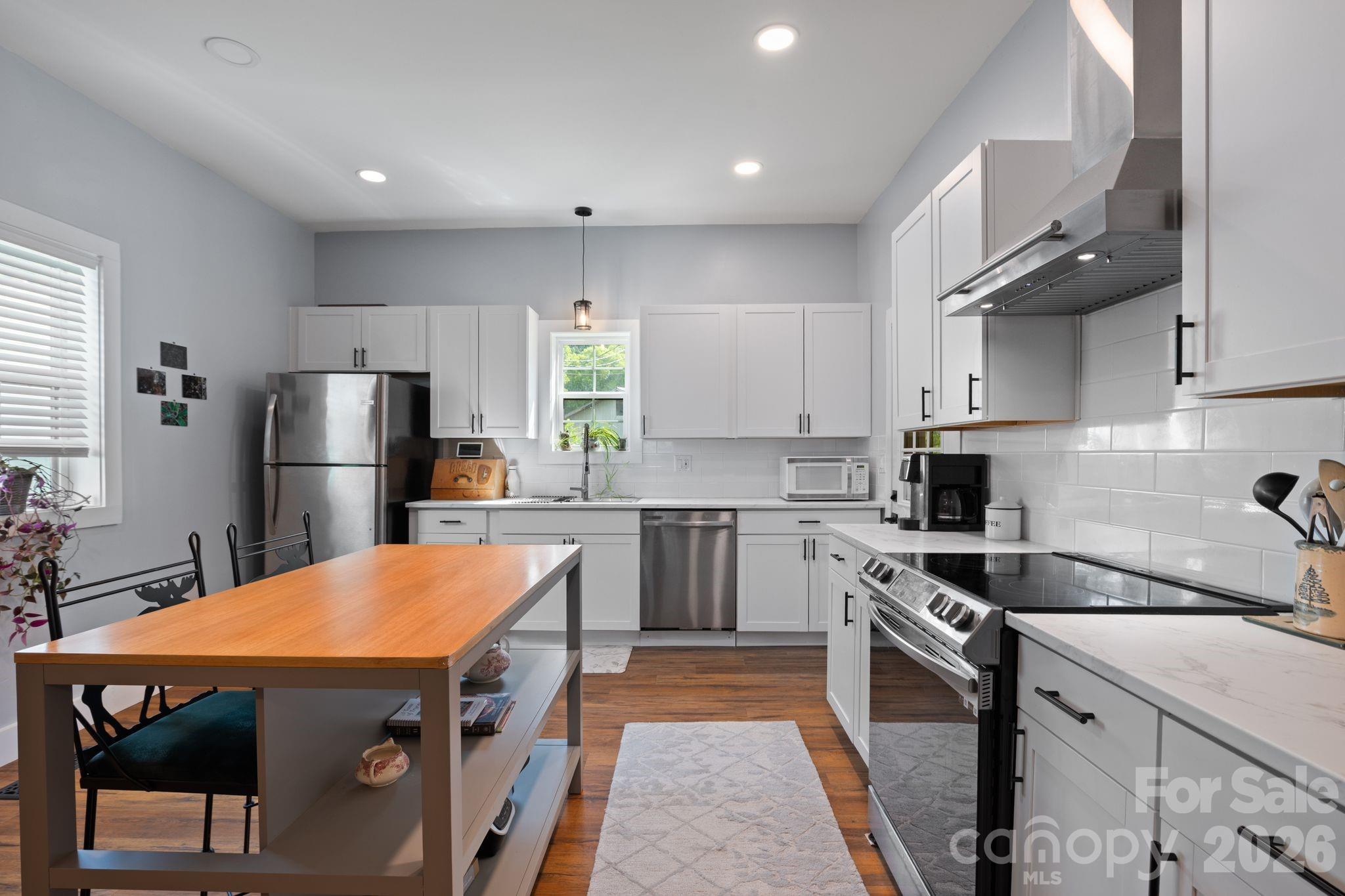 636 N Trade Street Property Photo 9