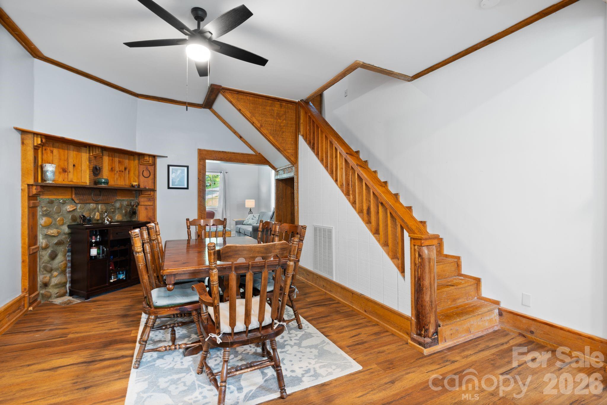 636 N Trade Street Property Photo 11