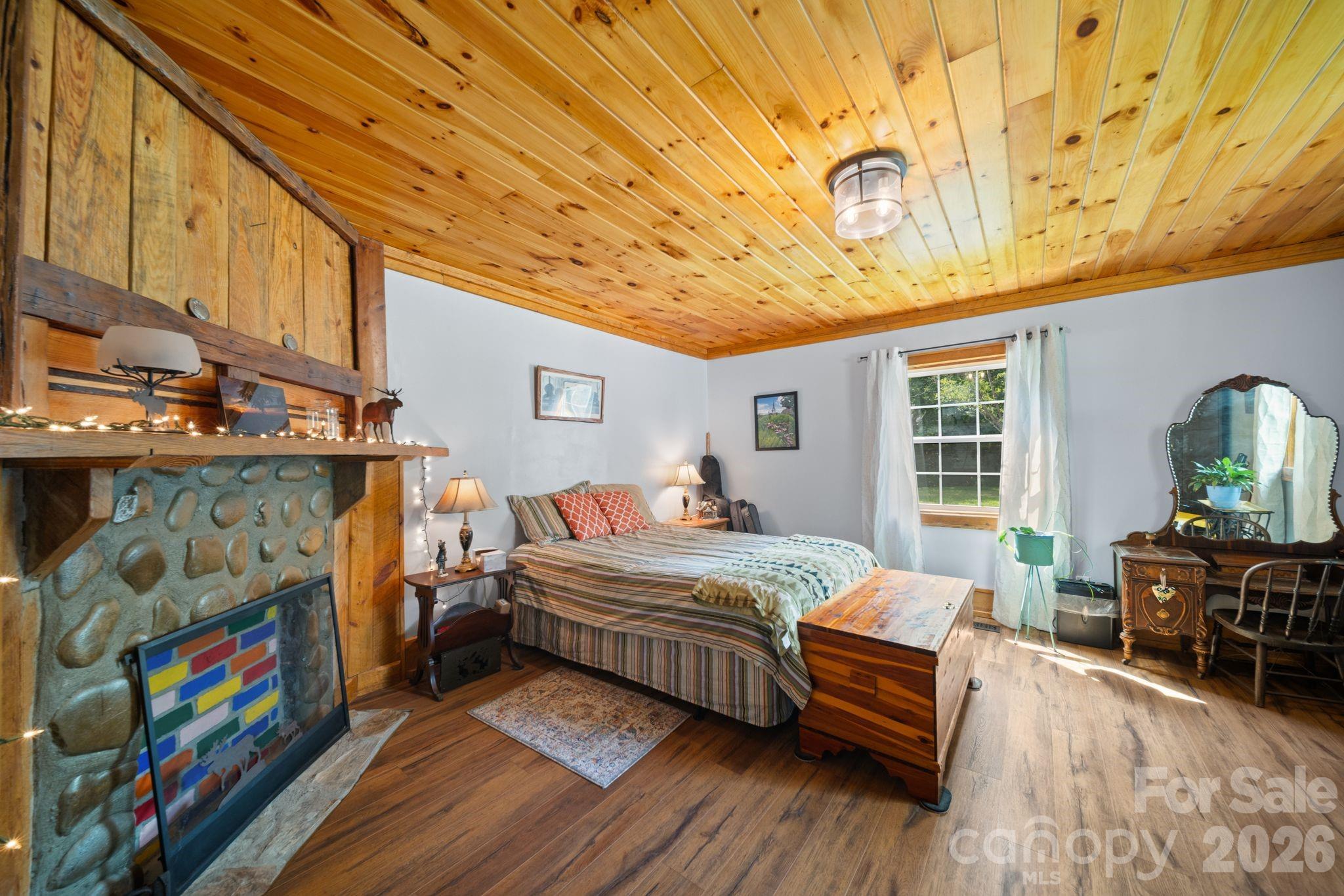636 N Trade Street Property Photo 20