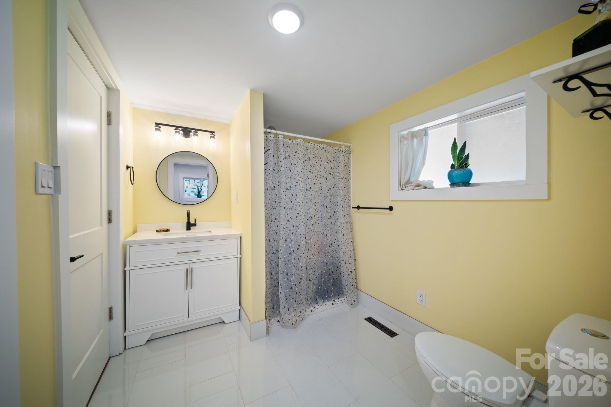636 N Trade Street Property Photo 25