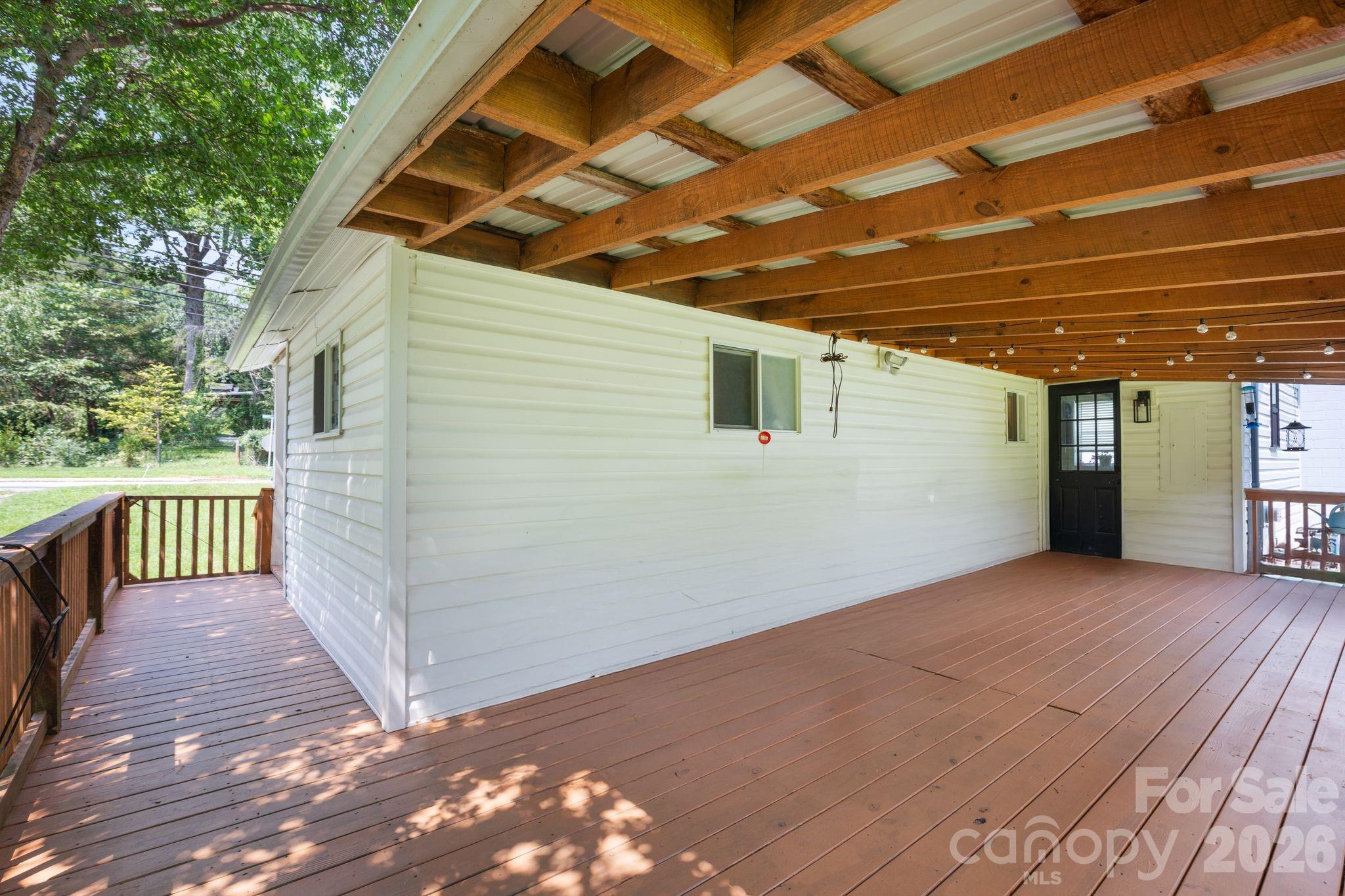 636 N Trade Street Property Photo 31