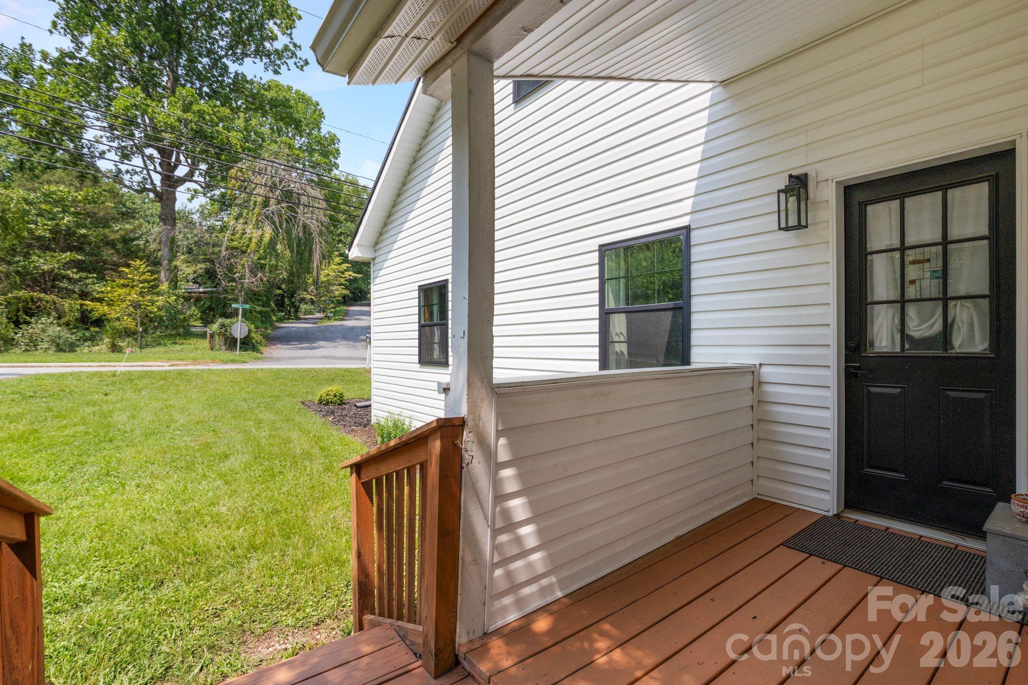 636 N Trade Street Property Photo 33