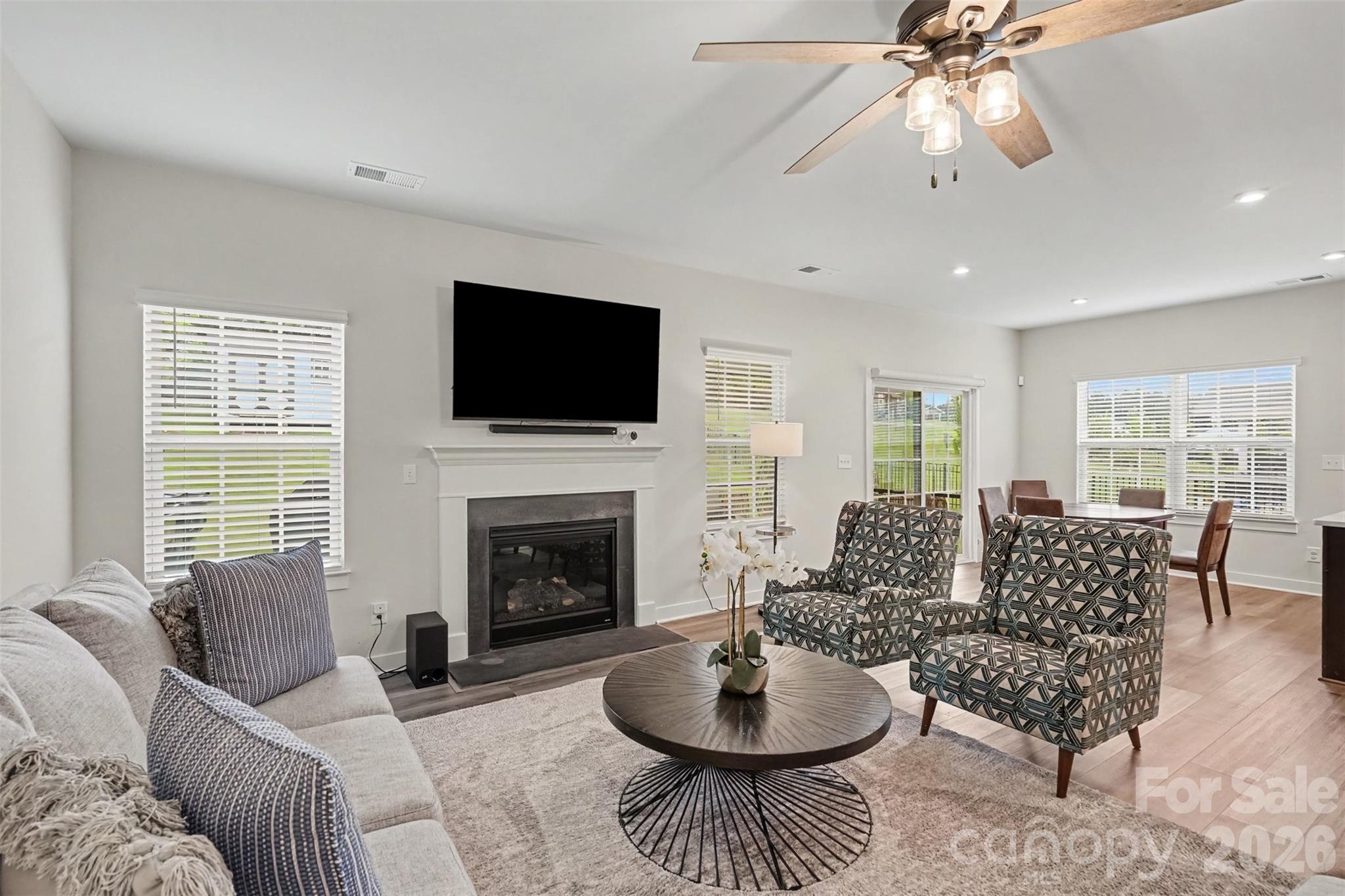 8504 Everwood Avenue Property Photo 3